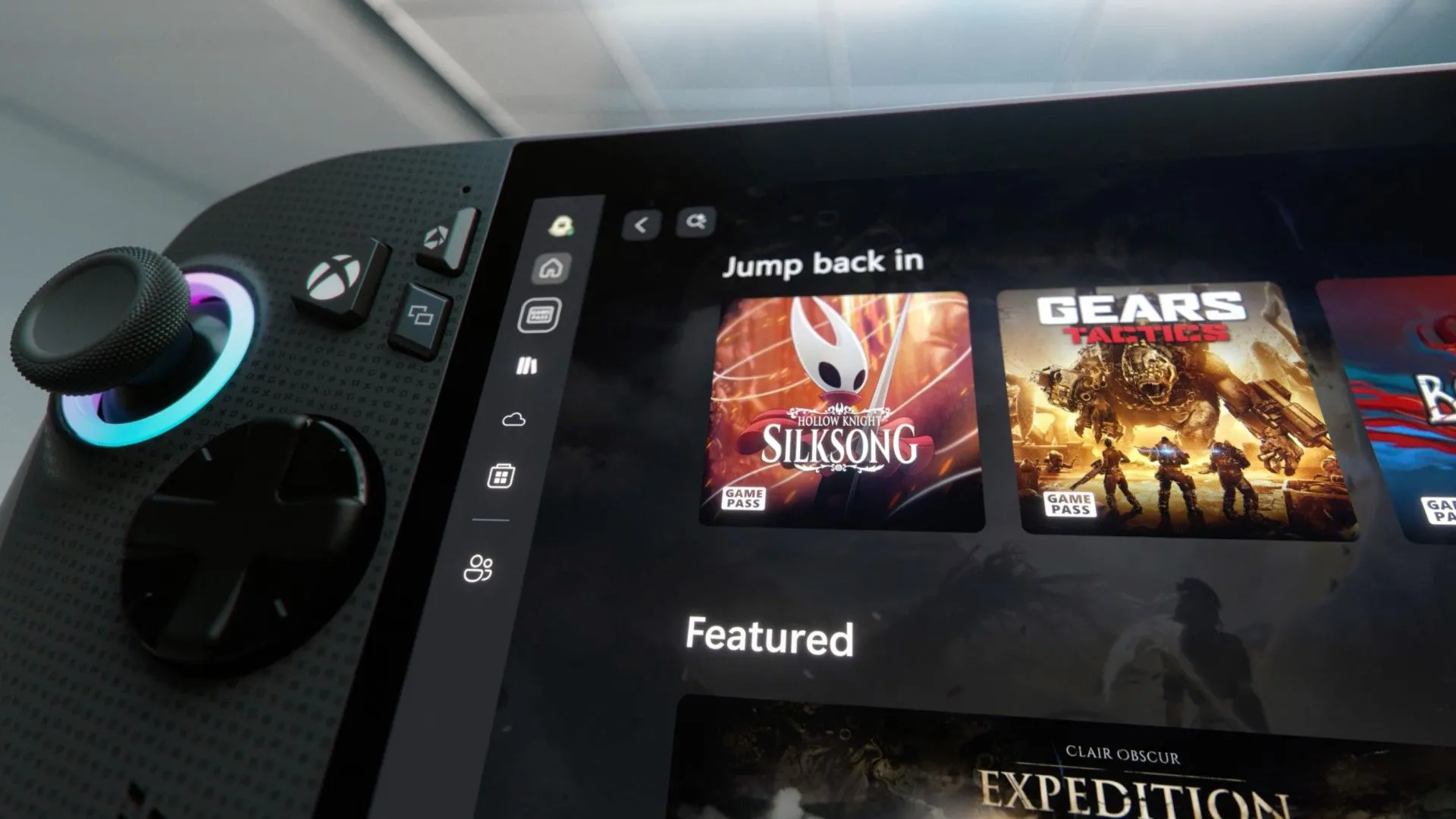 Bảng điều khiển ứng dụng Xbox trên ROG Xbox Ally X, minh họa giao diện game mới