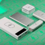 Các sản phẩm sạc Anker Nano và MagGo Slim trên nền xanh