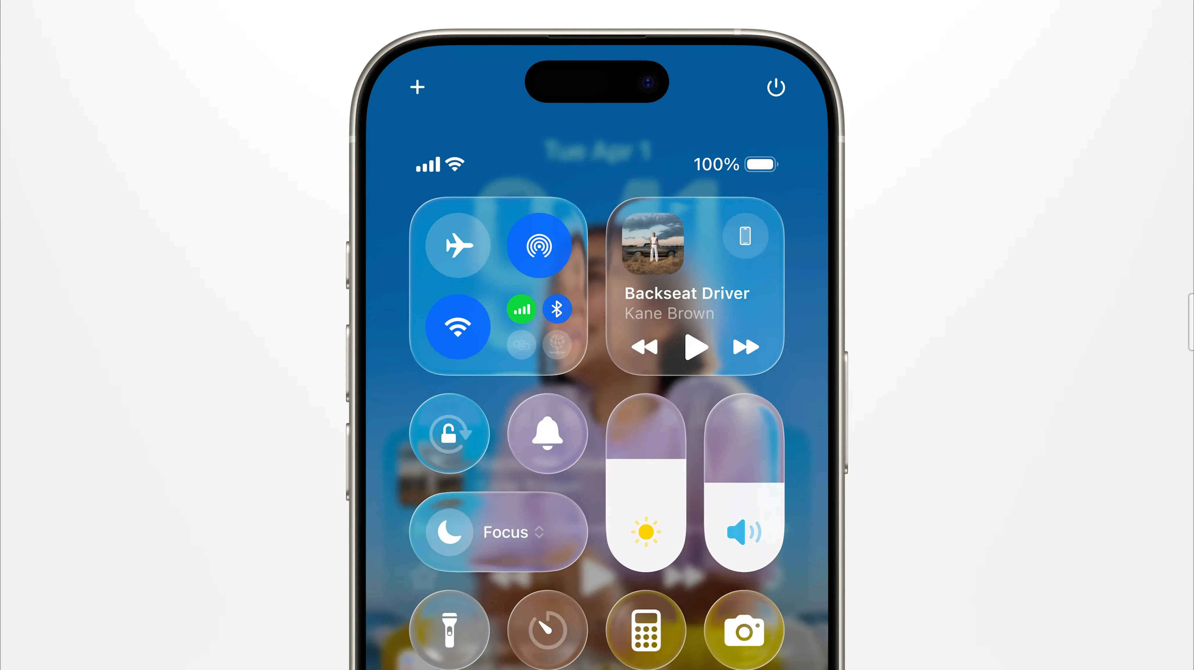 Control Center trên iOS 26 với hiệu ứng Liquid Glass trong suốt mới