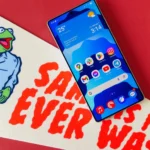 Điện thoại Samsung Galaxy S25 Ultra hiển thị màn hình chính