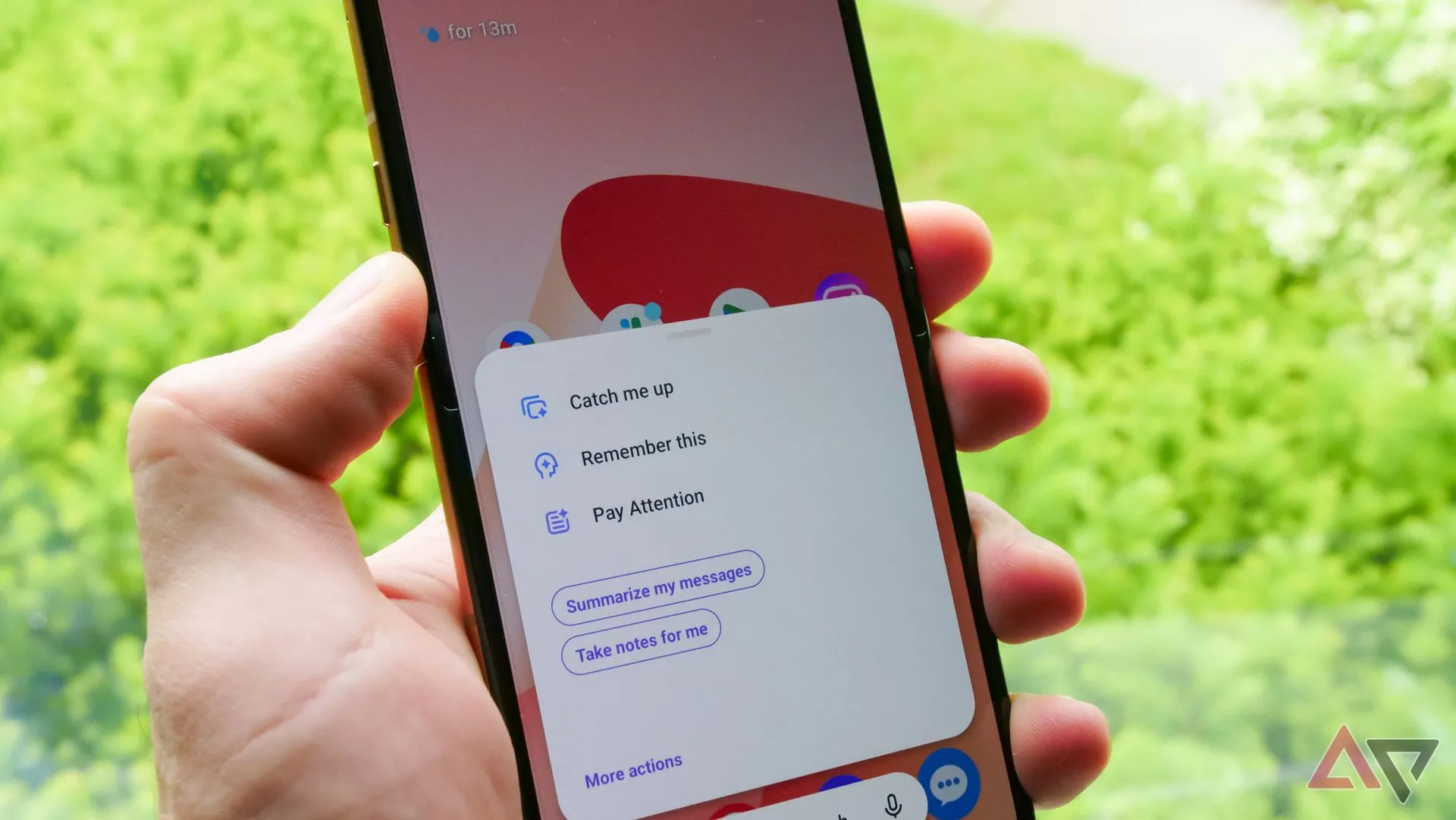 Giao diện Moto AI trên màn hình Motorola Razr Ultra 2025
