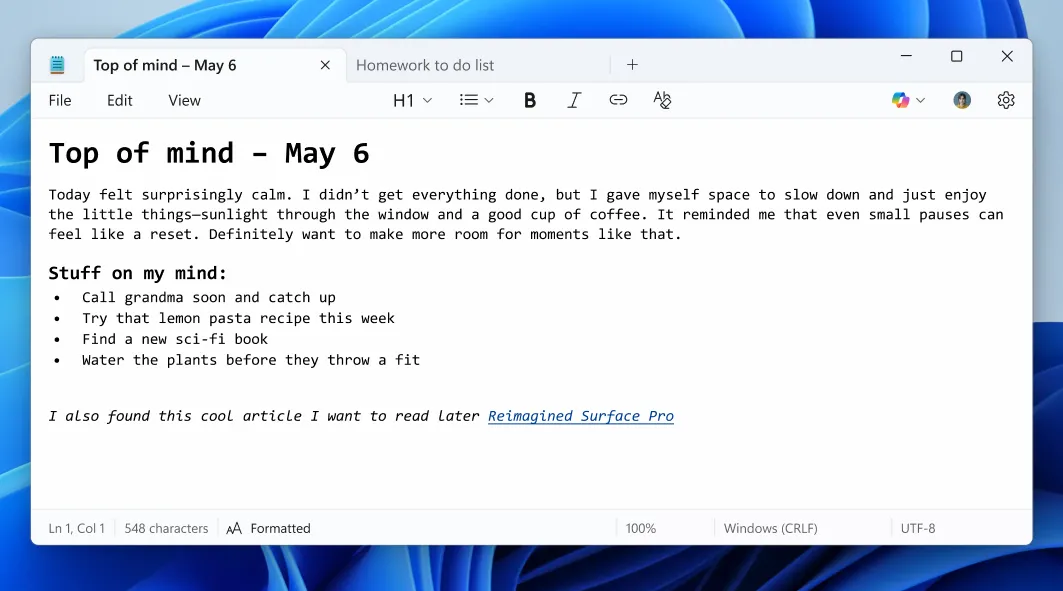 Giao diện Notepad trên Windows 11 với văn bản mẫu được định dạng bằng Markdown và thanh công cụ định dạng
