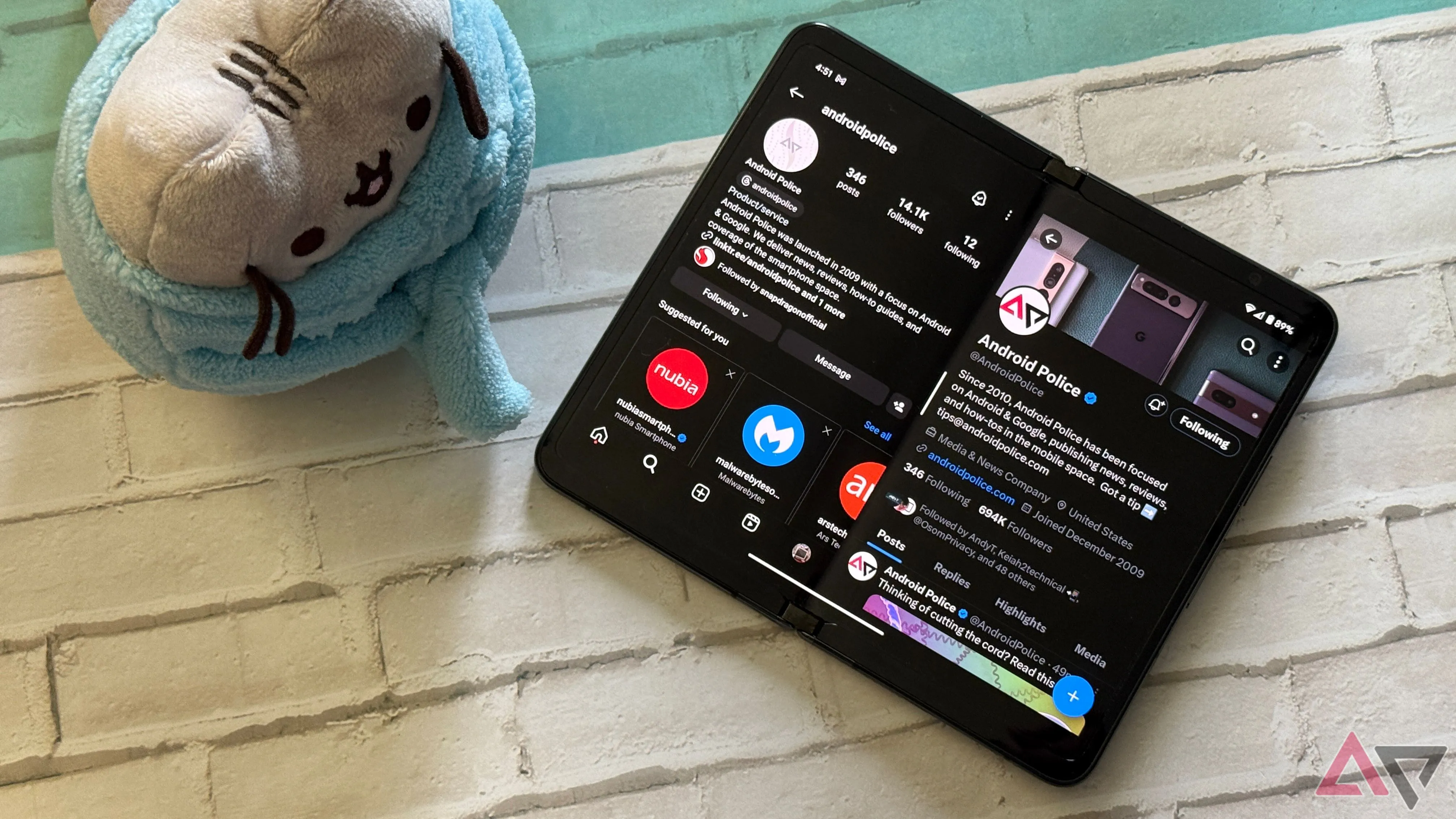 Giao diện sử dụng ghép nối ứng dụng (App Pair) trên màn hình lớn của Pixel Fold
