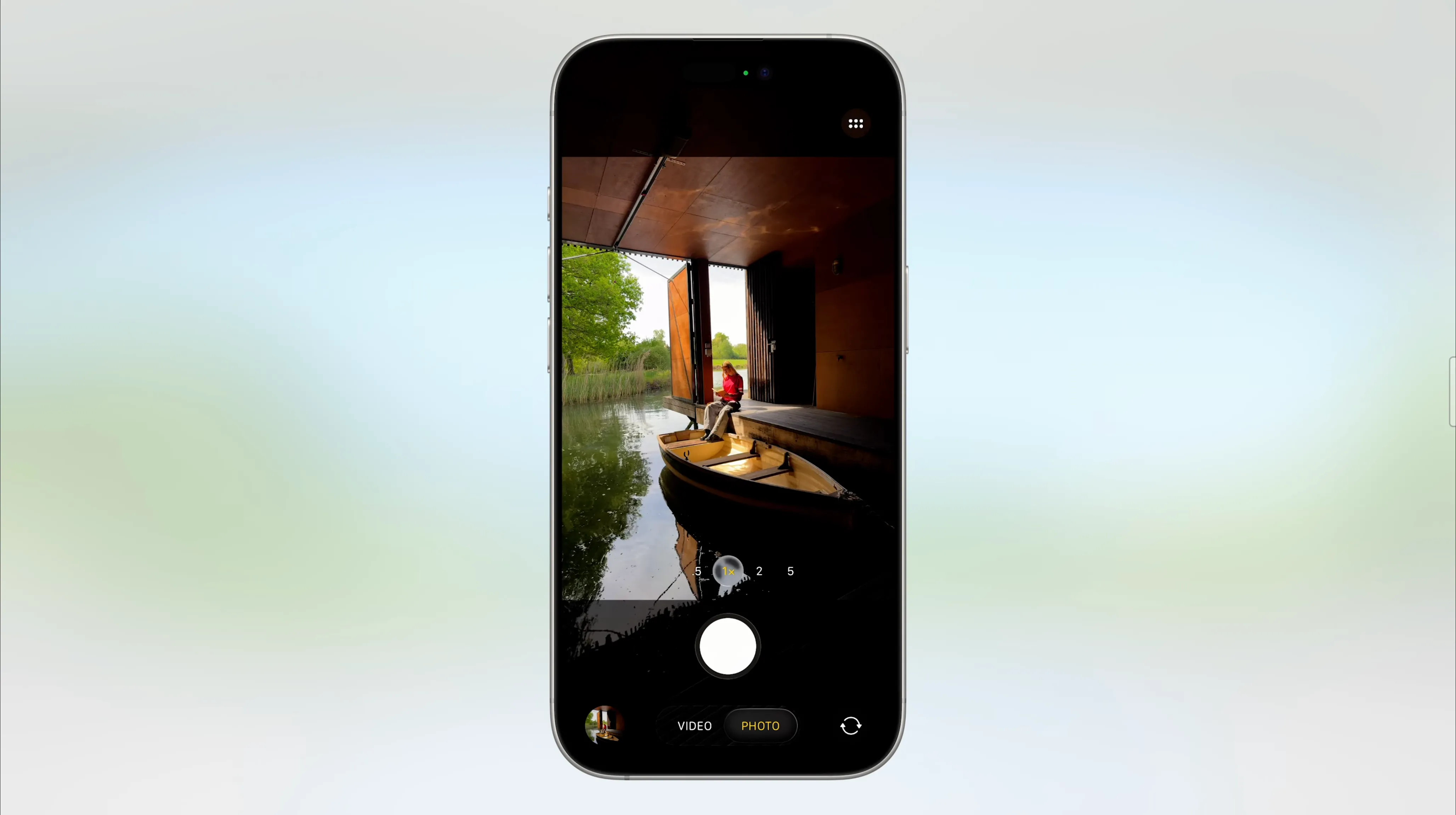 Giao diện ứng dụng Camera đơn giản hóa trên iOS 26