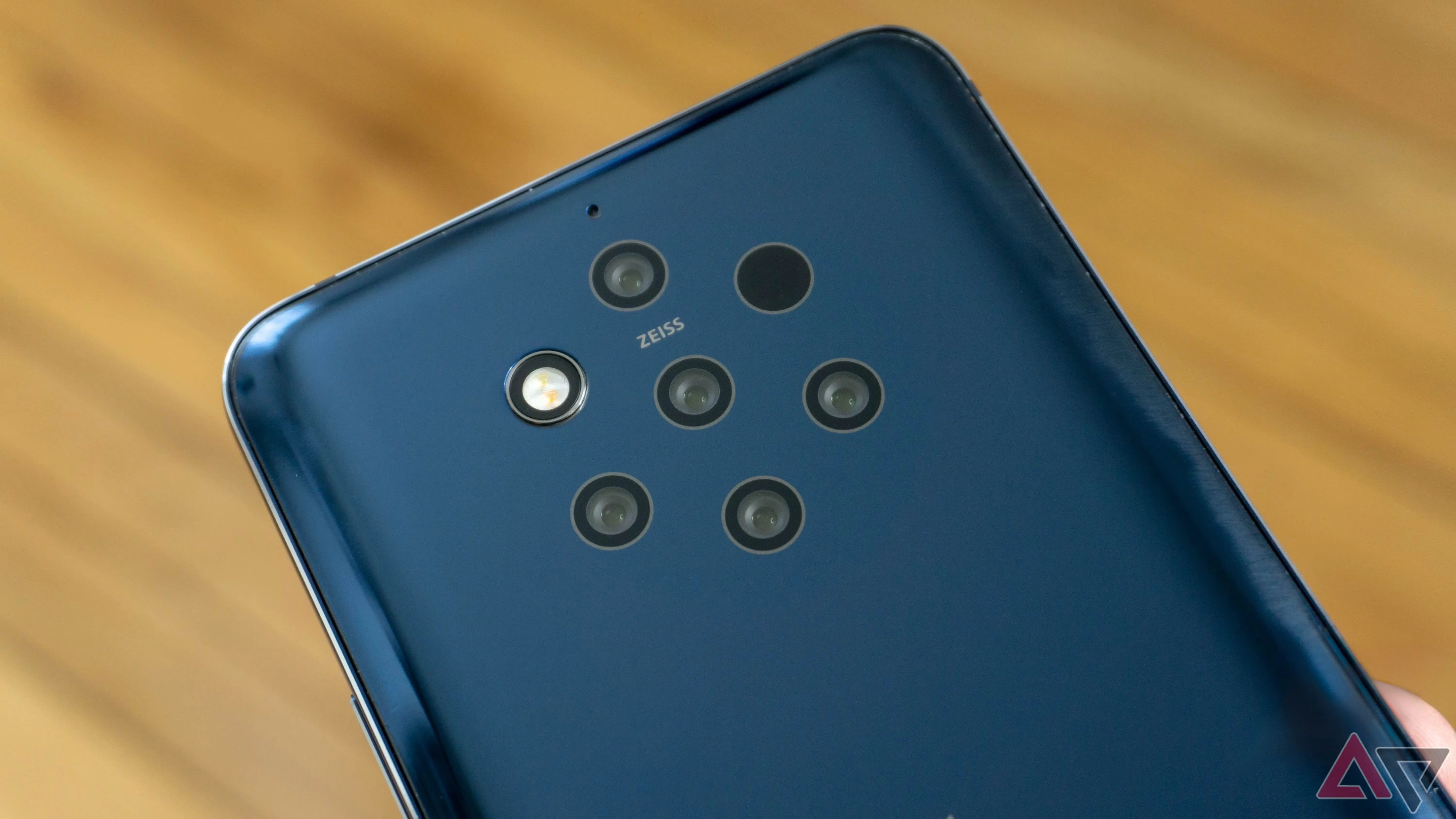 Mô tả cụm 5 camera độc đáo của Nokia 9 PureView