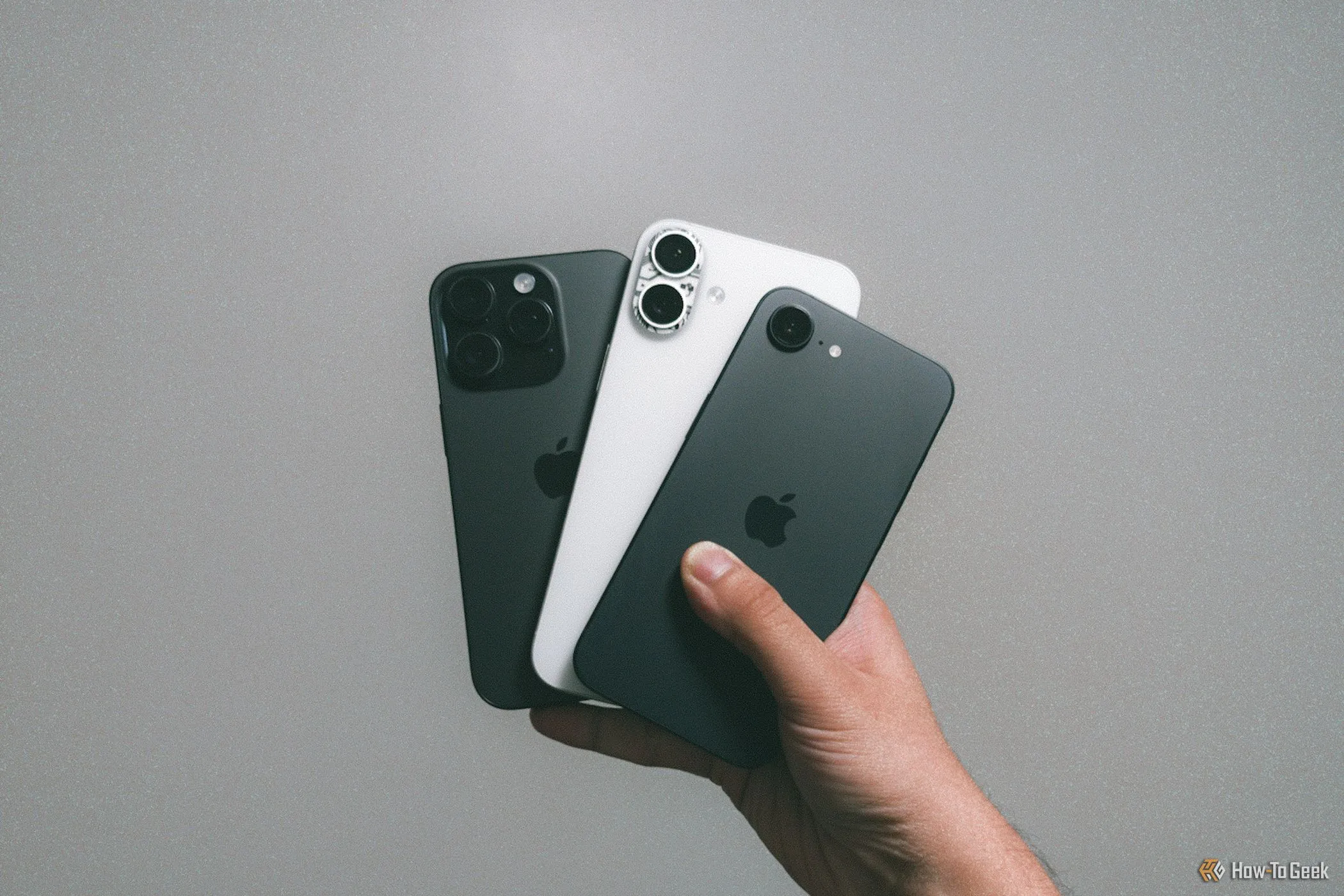 So sánh kích thước các mẫu iPhone 16e, iPhone 16 Plus và iPhone 16 Pro