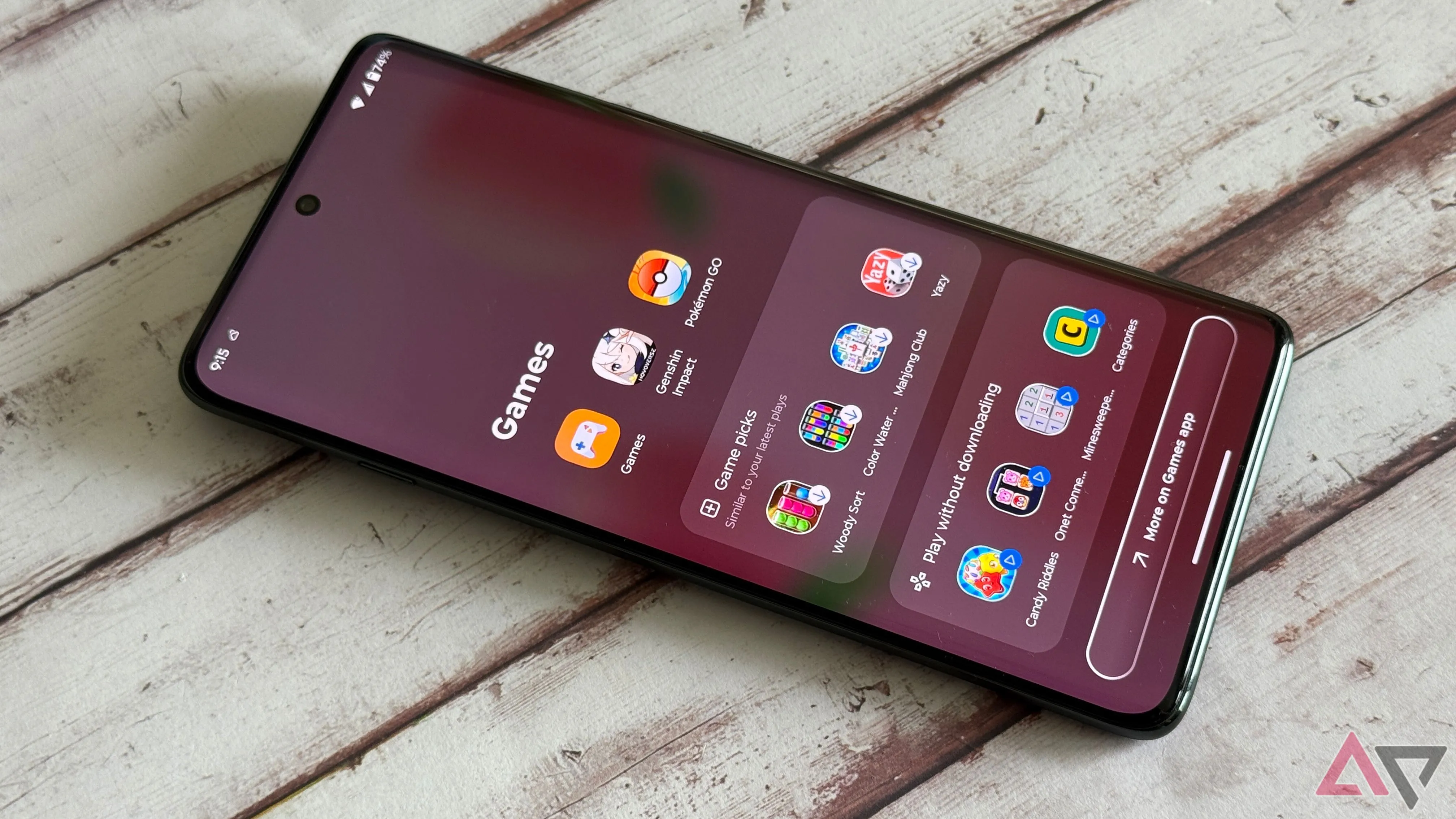 Ví dụ về thư mục chứa các ứng dụng bloatware không mong muốn trên Motorola Edge 2025