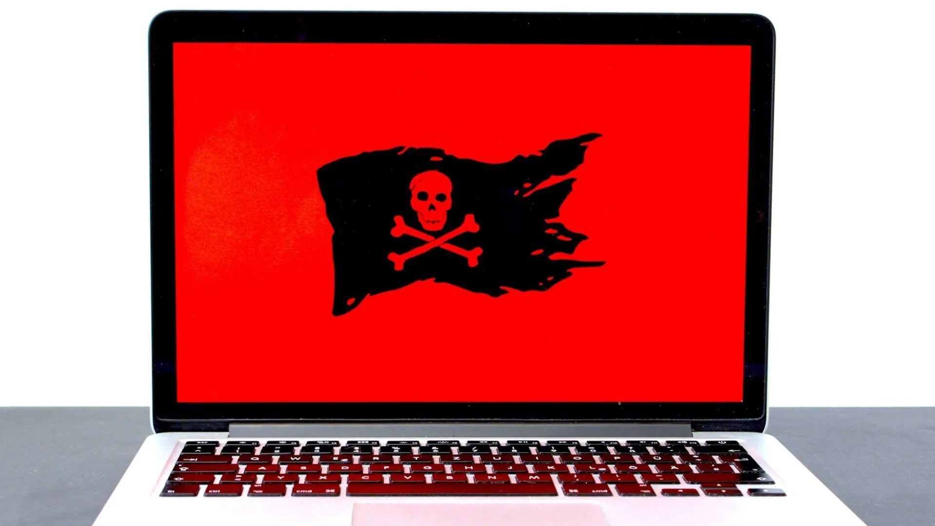 Biểu tượng cảnh báo nguy hiểm trên màn hình laptop, thể hiện lỗ hổng bảo mật WinRing0x64.sys bị Microsoft Defender phát hiện