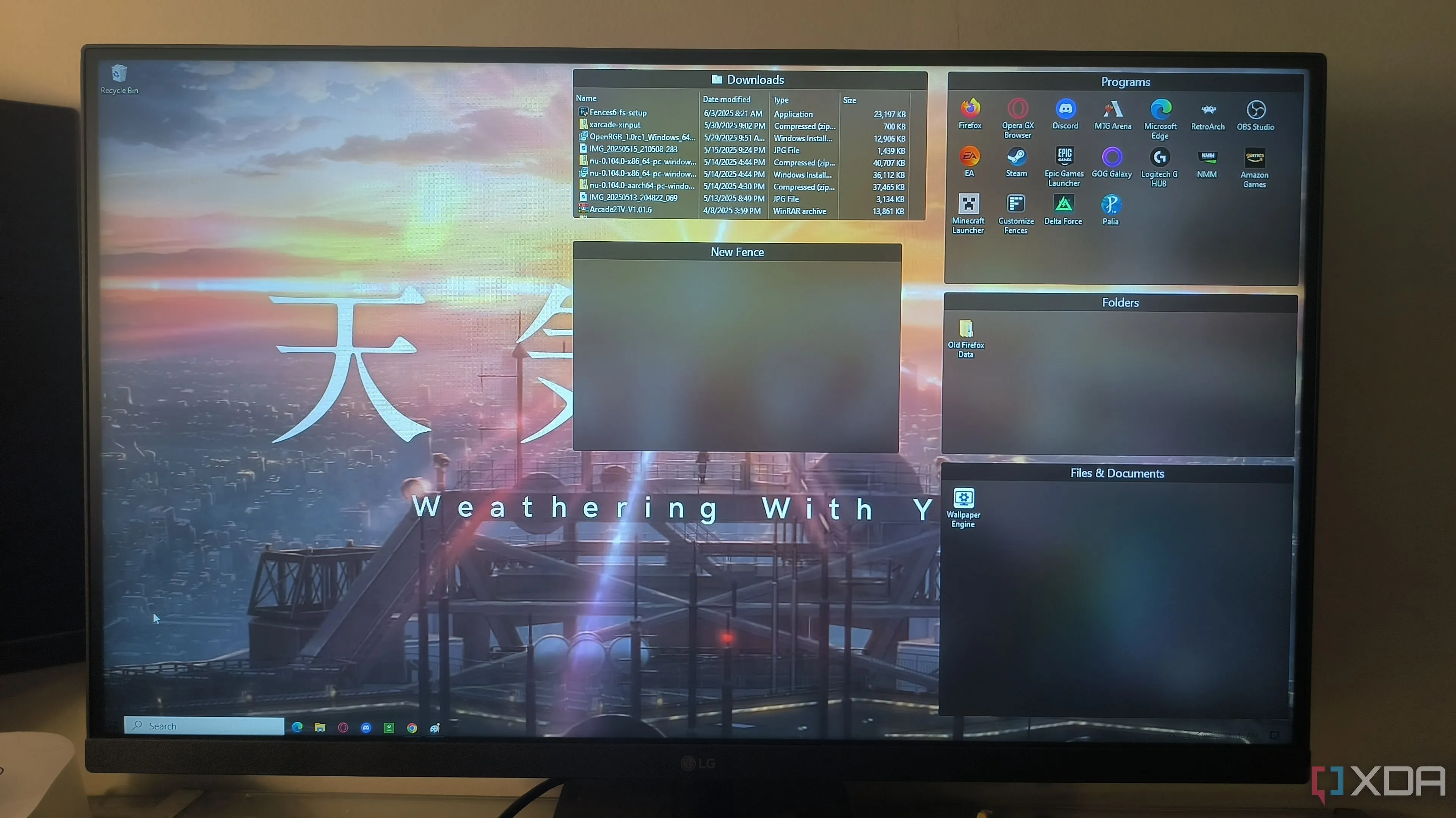 Giao diện desktop Windows 11 đã được tùy chỉnh với các tiện ích gọn gàng