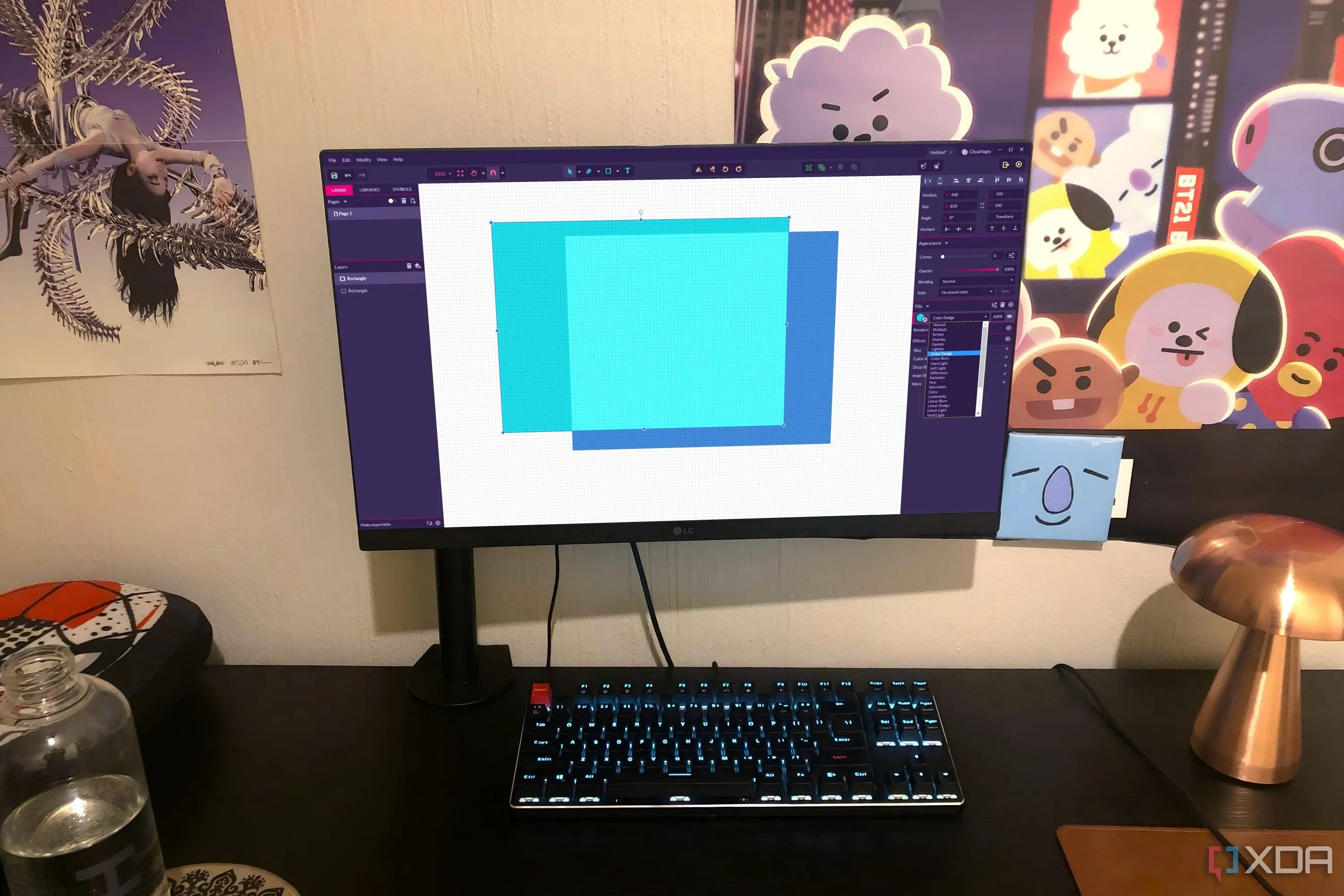 Giao diện Gravit Designer trên máy tính để bàn với đèn, chai lọ, gối và poster