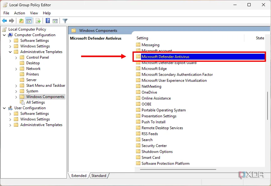 Giao diện Group Policy Editor, hiển thị thư mục &quot;Microsoft Defender Antivirus&quot;.