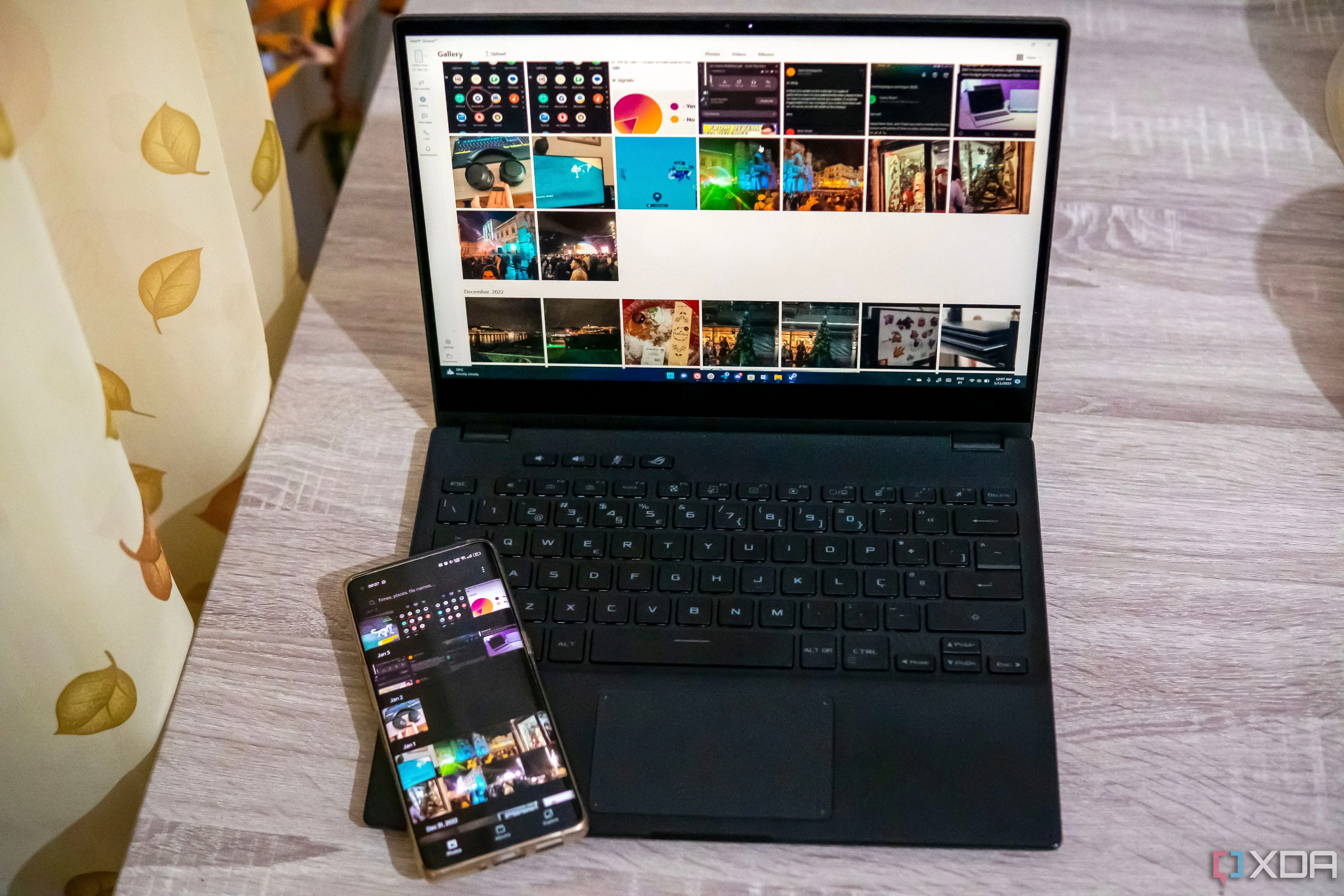 Giao diện Intel Unison hiển thị ảnh đồng bộ từ điện thoại lên laptop