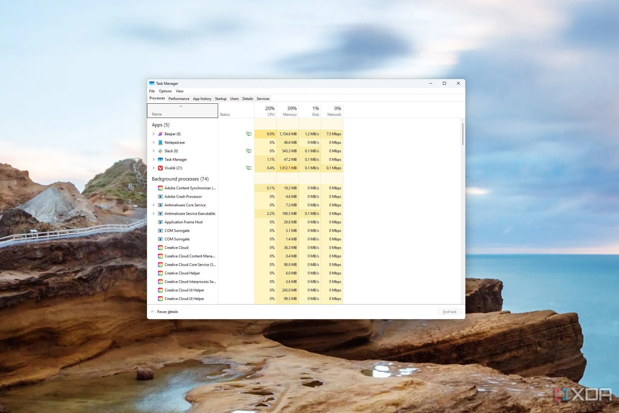 Giao diện trình quản lý tác vụ (Task Manager) quen thuộc trên Windows 11 đang hiển thị các tiến trình hoạt động