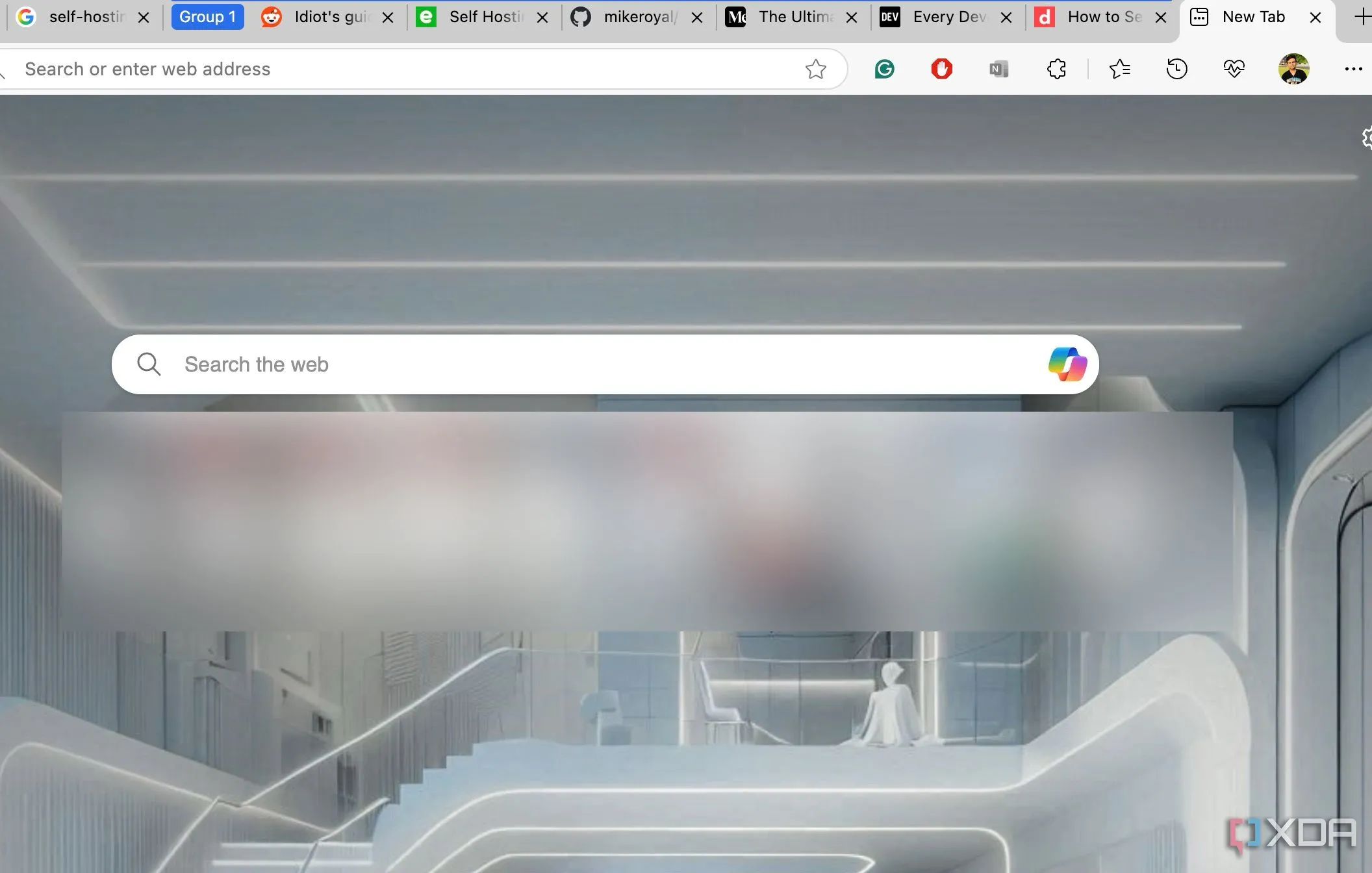 Hình ảnh hàng loạt tab mở trong trình duyệt Microsoft Edge, minh họa tình trạng quá tải thông tin khi nghiên cứu