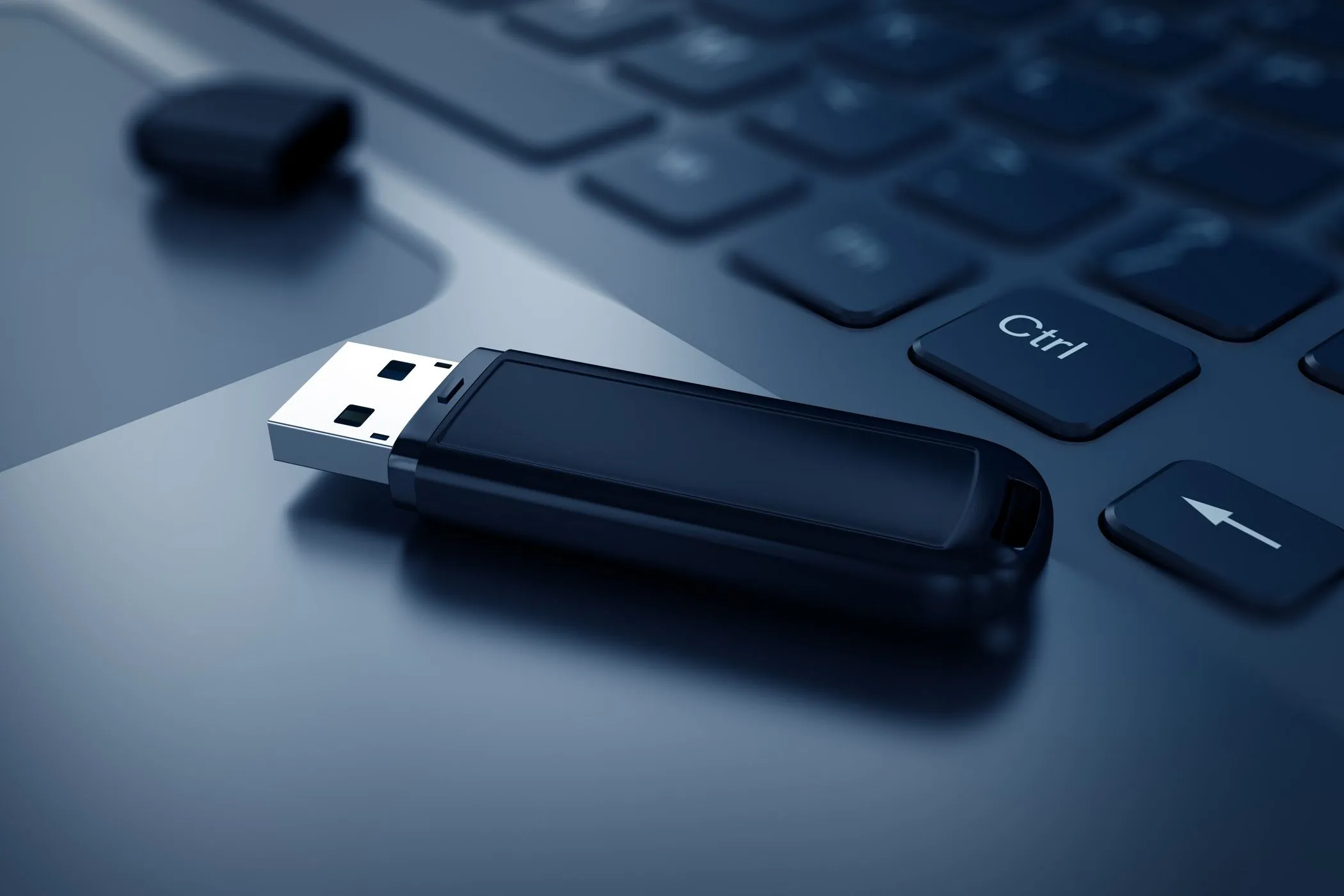 Hình ảnh minh họa ổ đĩa flash USB với các file được hiển thị, biểu trưng cho việc khôi phục dữ liệu từ thiết bị ngoại vi.