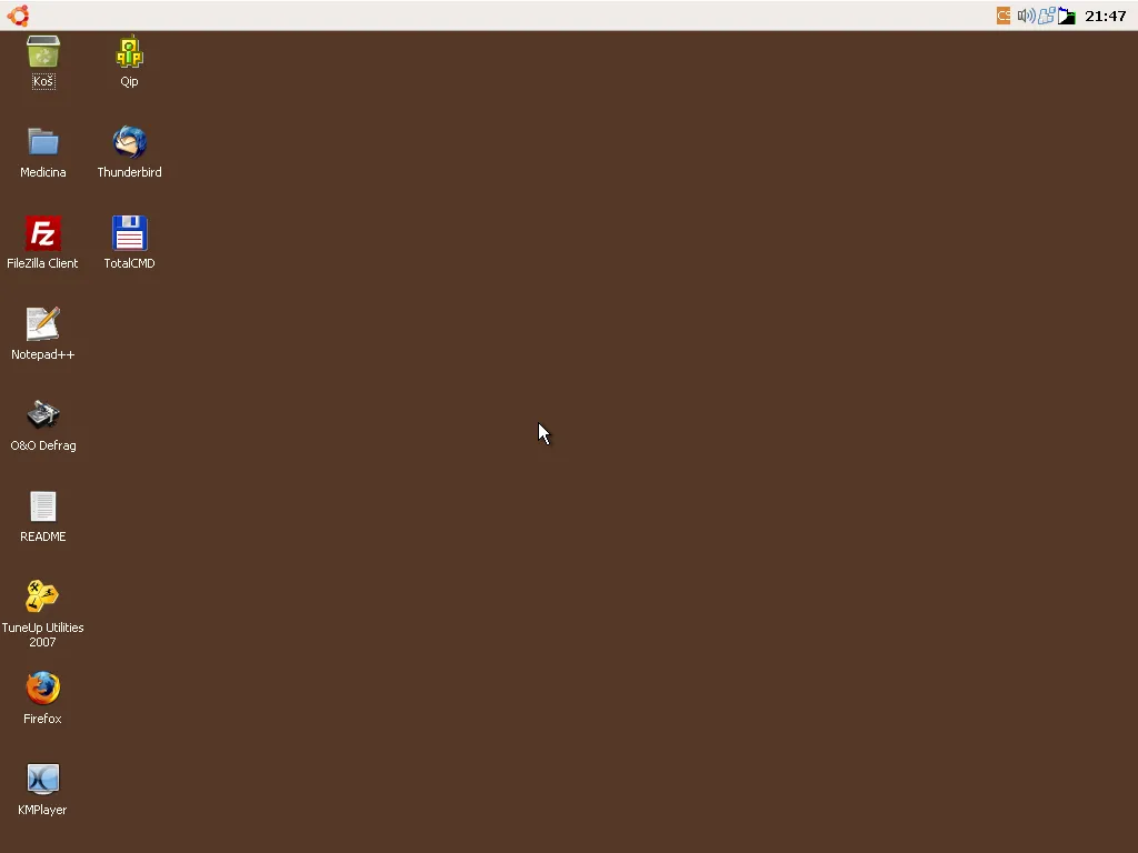 Màn hình desktop của Windows XP Ubuntu với giao diện và biểu tượng giống hệ điều hành Ubuntu