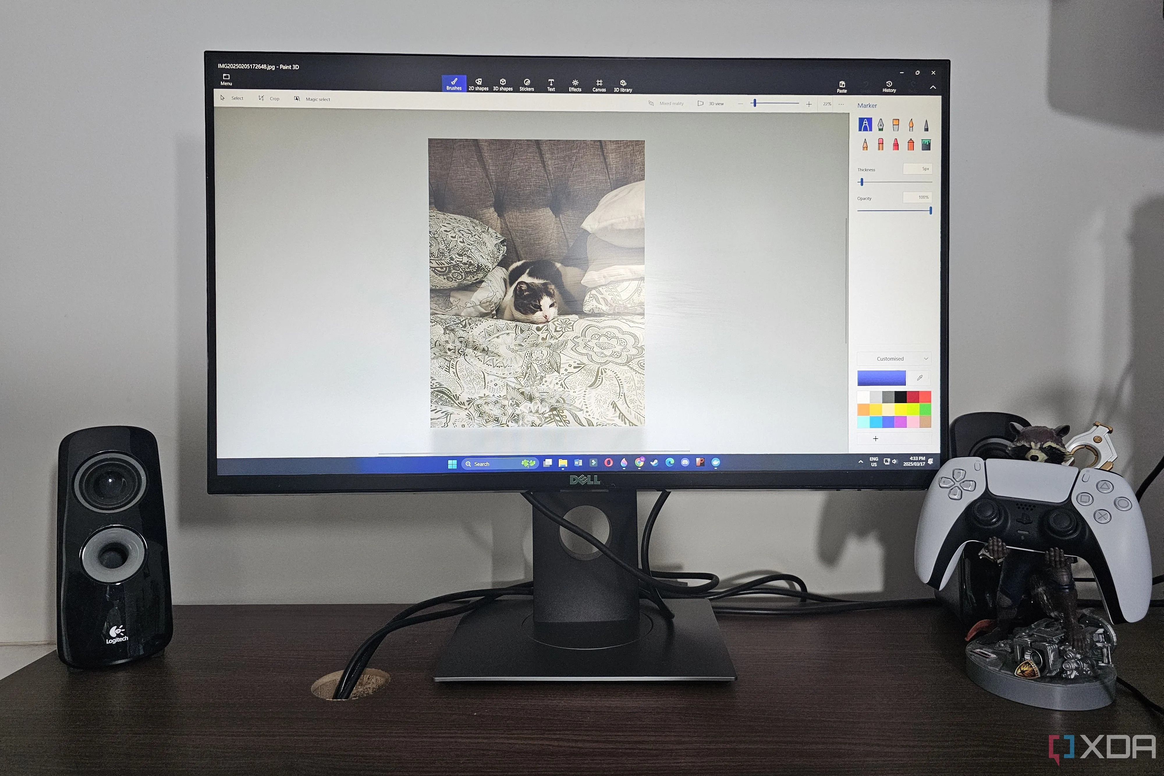 Màn hình máy tính hiển thị Paint 3D với hình ảnh con mèo, cho thấy người dùng vẫn sử dụng phần mềm này để chỉnh sửa ảnh.