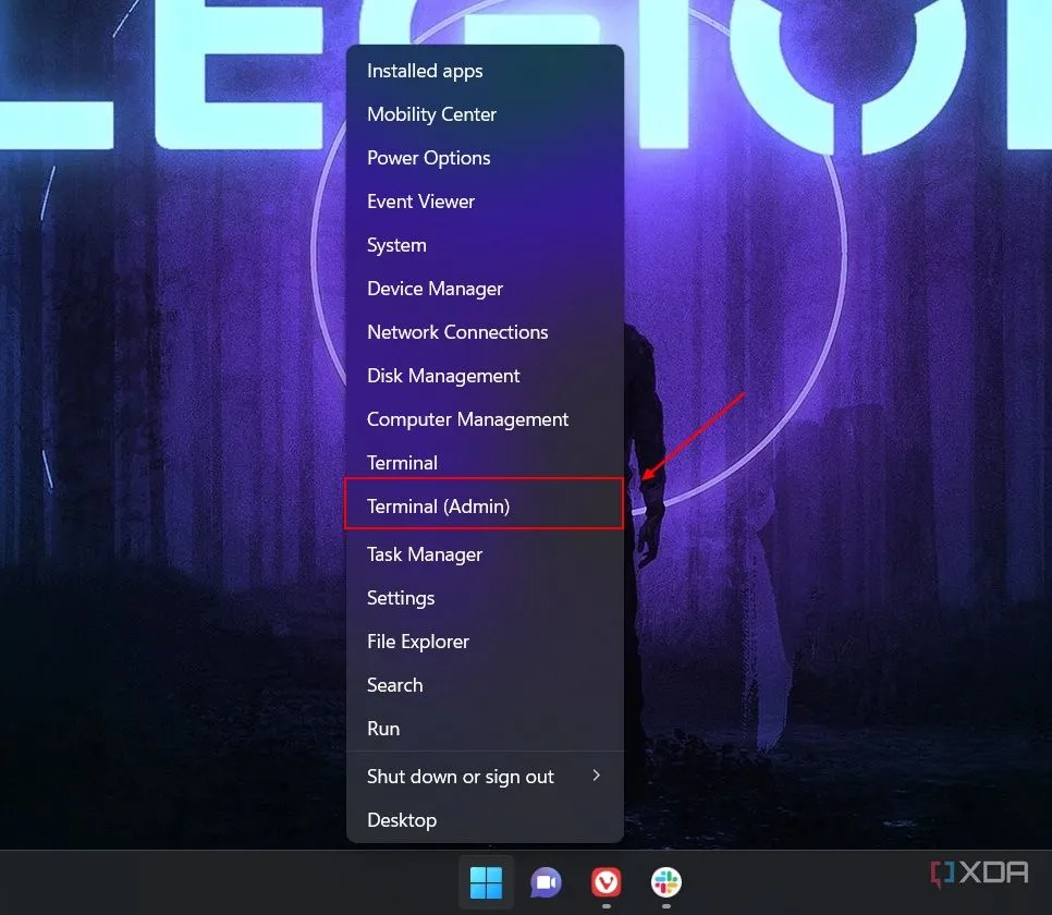 Menu chuột phải trên biểu tượng Start của Windows 11, với tùy chọn 'Terminal (Admin)' được đánh dấu.