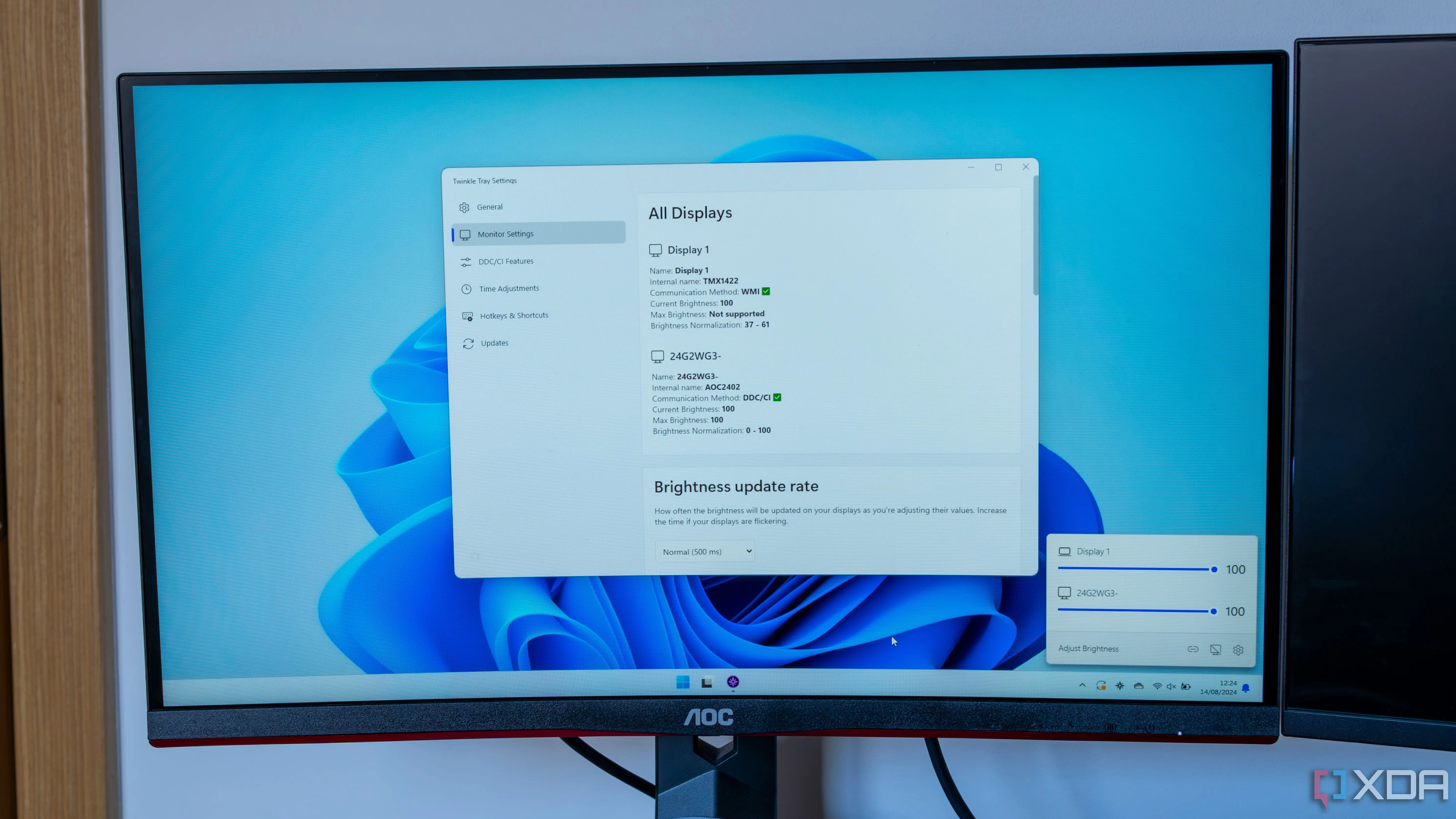 Một màn hình hiển thị desktop Windows 11 với cài đặt Twinkle Tray
