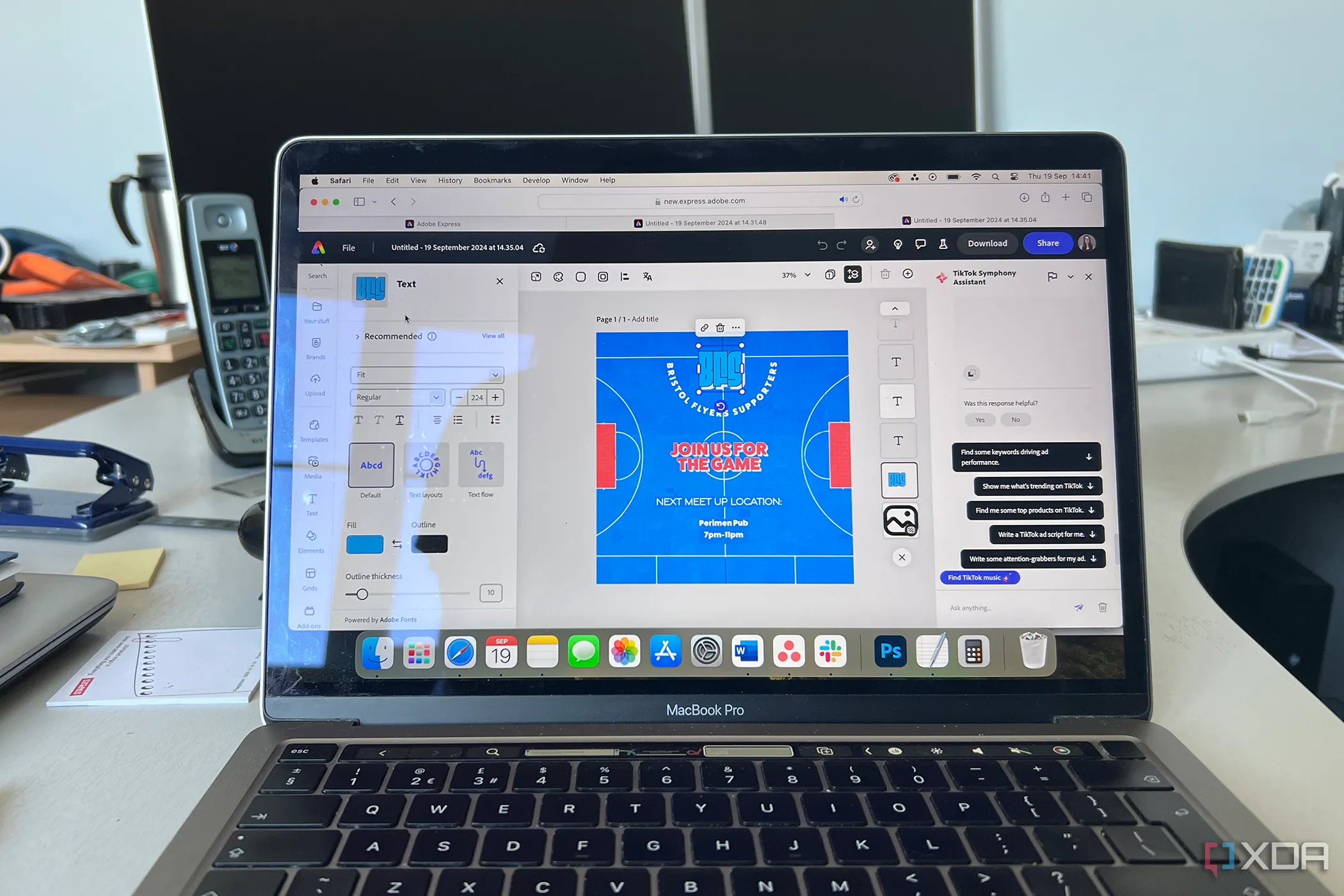 Nền văn phòng với MacBook Pro hiển thị ứng dụng đồ họa Adobe, tượng trưng cho nhu cầu tìm kiếm giải pháp mã nguồn mở