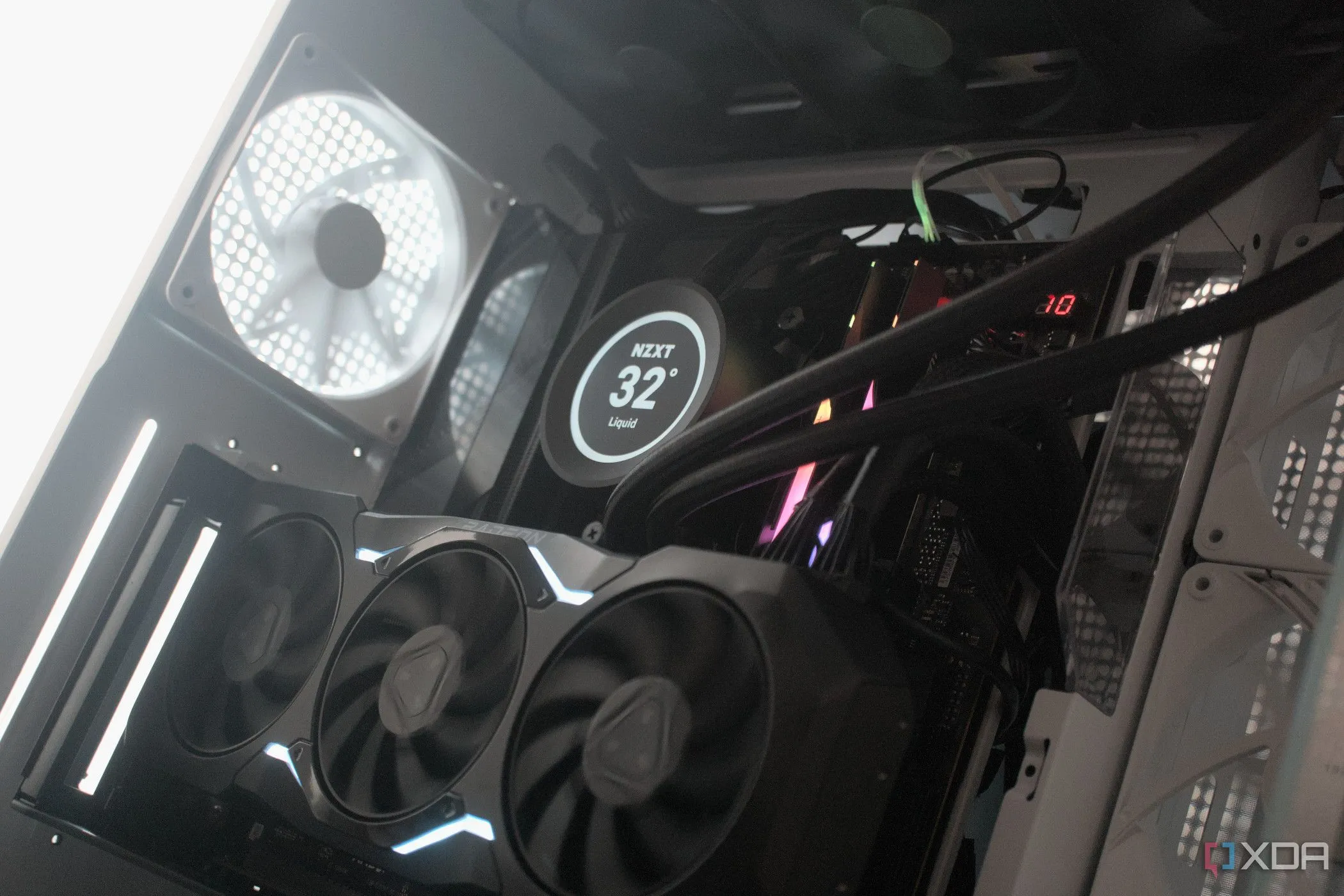 Thùng máy tính NZXT H9 Flow với thiết kế kính hiện đại