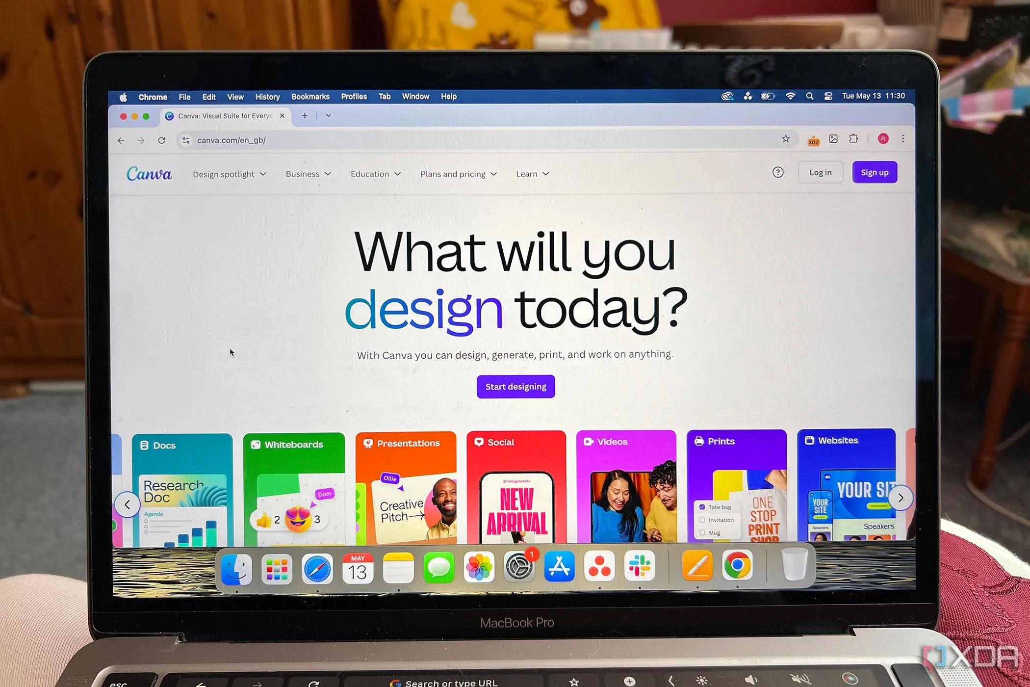 Trang chủ Canva, một ví dụ về công cụ sáng tạo dựa trên nền tảng web