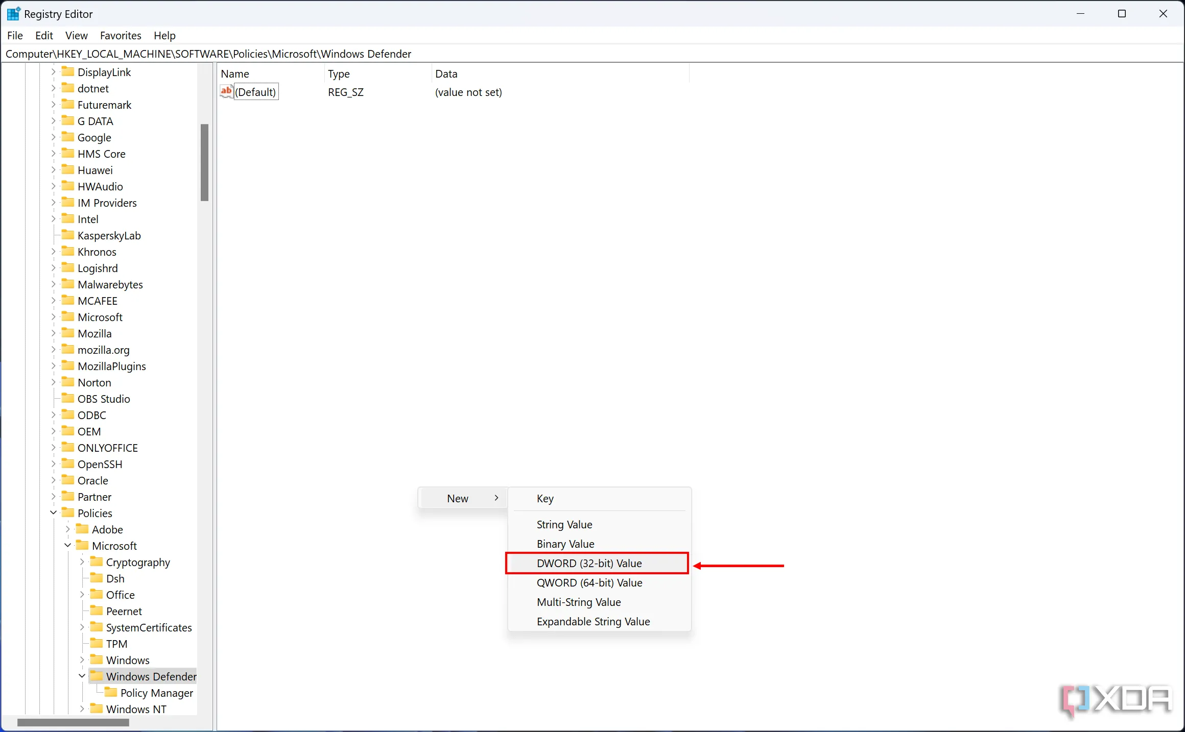 Trình chỉnh sửa Registry (Registry Editor) với menu ngữ cảnh để tạo giá trị DWORD (32-bit) mới.