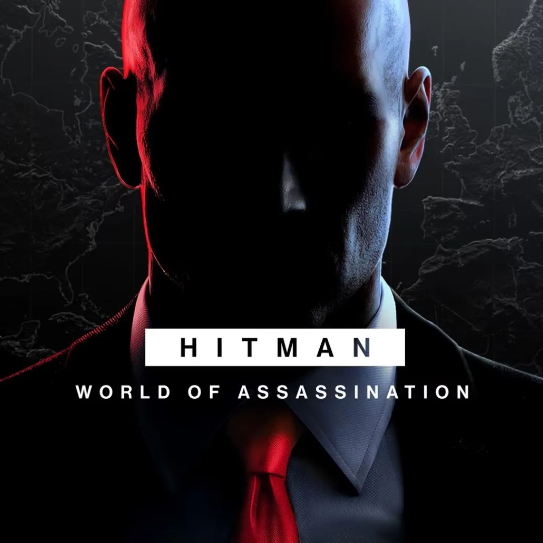 Agent 47 trong trang phục đặc trưng từ game Hitman: World of Assassination, thể hiện lối chơi lén lút và đa dạng cách tiếp cận nhiệm vụ.