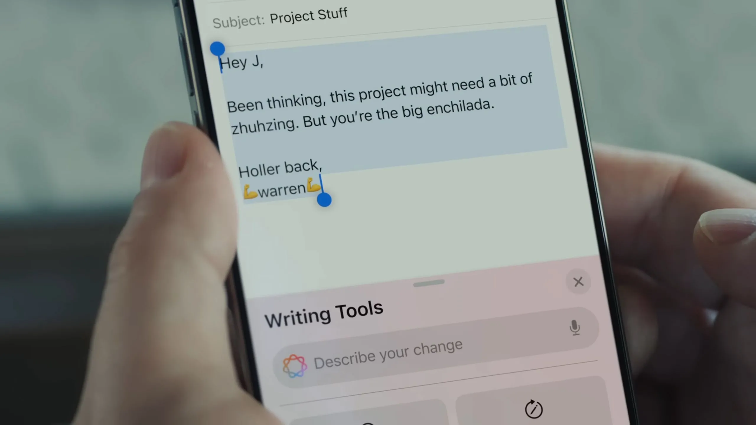 Ảnh chụp màn hình công cụ viết email thông minh của Apple Intelligence, giúp phát hiện và ngăn chặn email đáng ngờ.