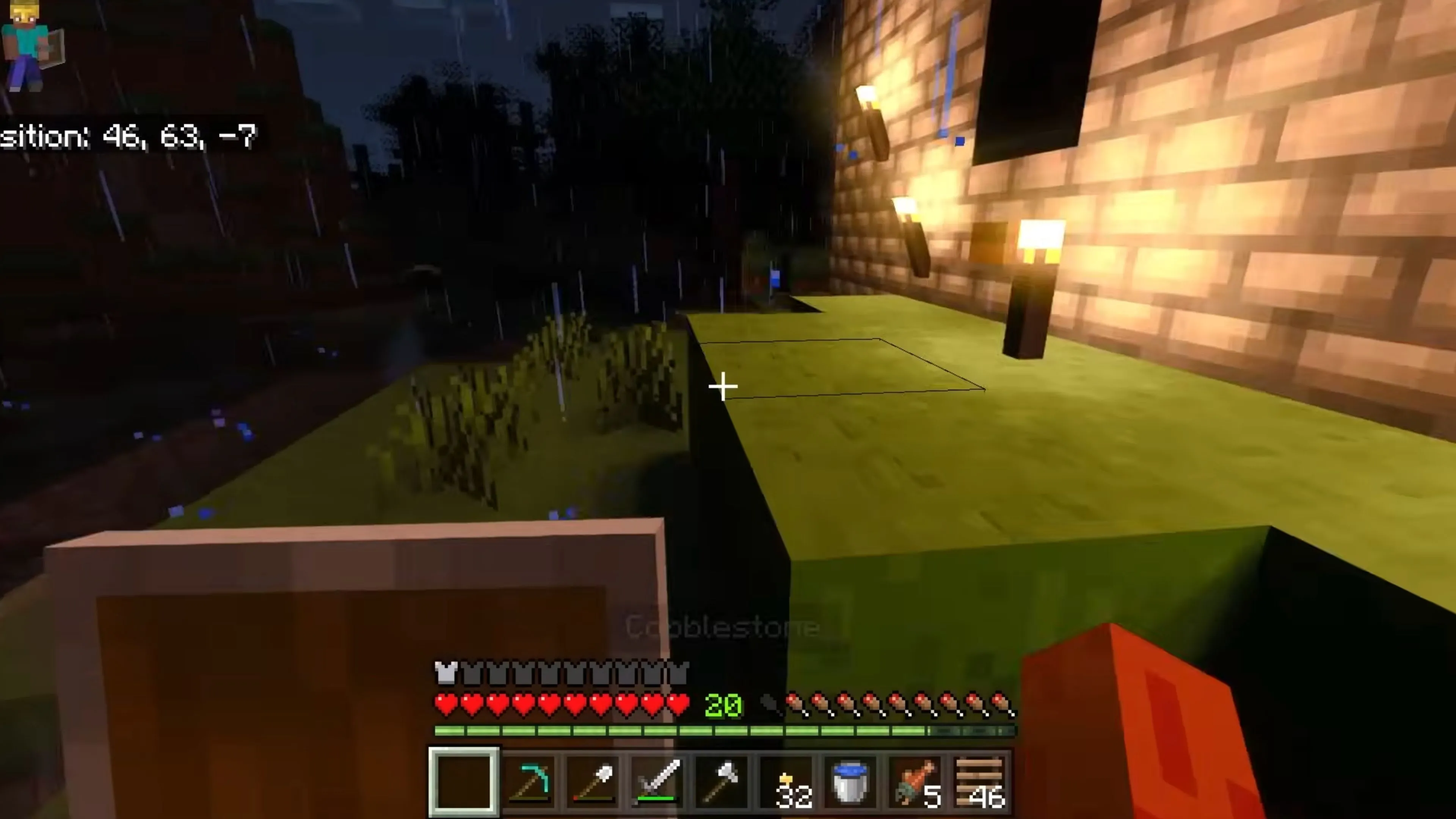 Ảnh chụp màn hình Minecraft, cảnh thế giới sinh tồn với cây cối và quái vật.