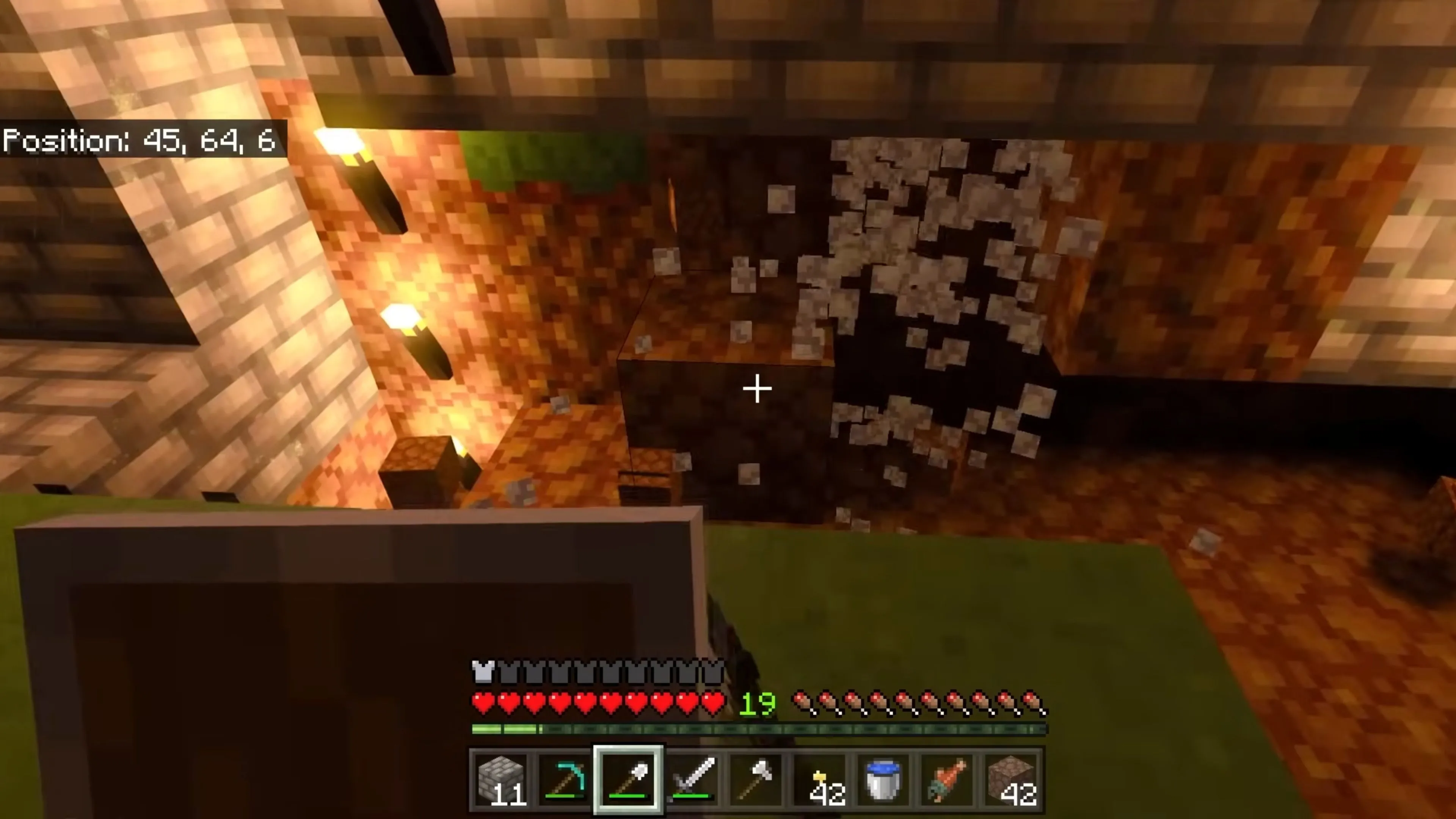 Ảnh chụp màn hình Minecraft, cảnh xây dựng một ngôi nhà đơn giản.