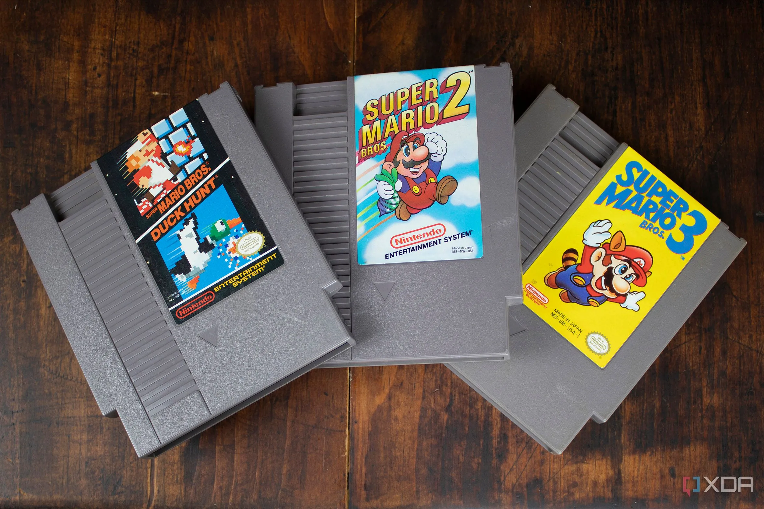 Bộ ba game Super Mario Bros kinh điển trên máy NES, biểu tượng của kỷ nguyên game 8-bit