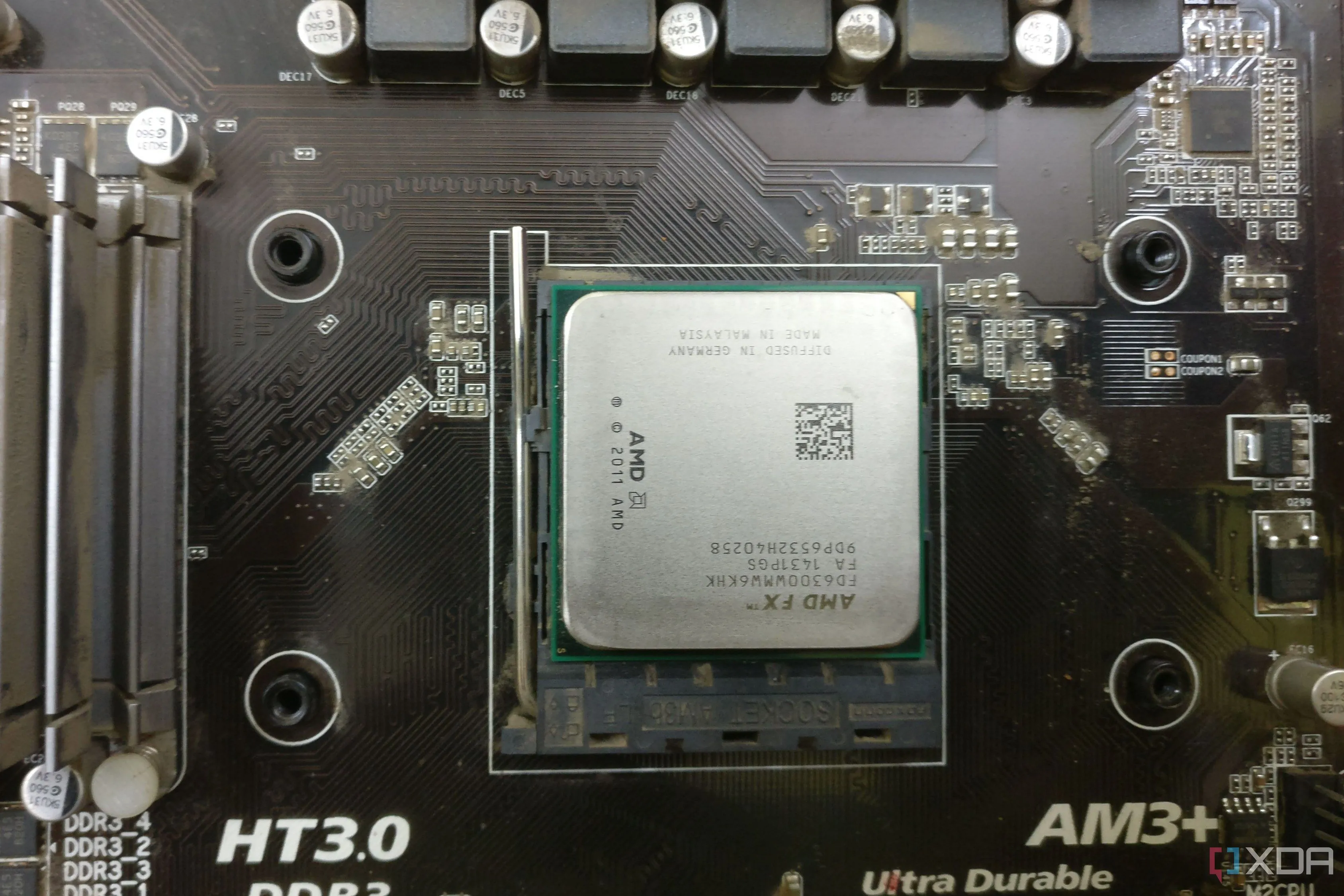 Bo mạch chủ Gigabyte AM3+ cùng CPU AMD FX-6300 tượng trưng cho tuổi thọ nền tảng