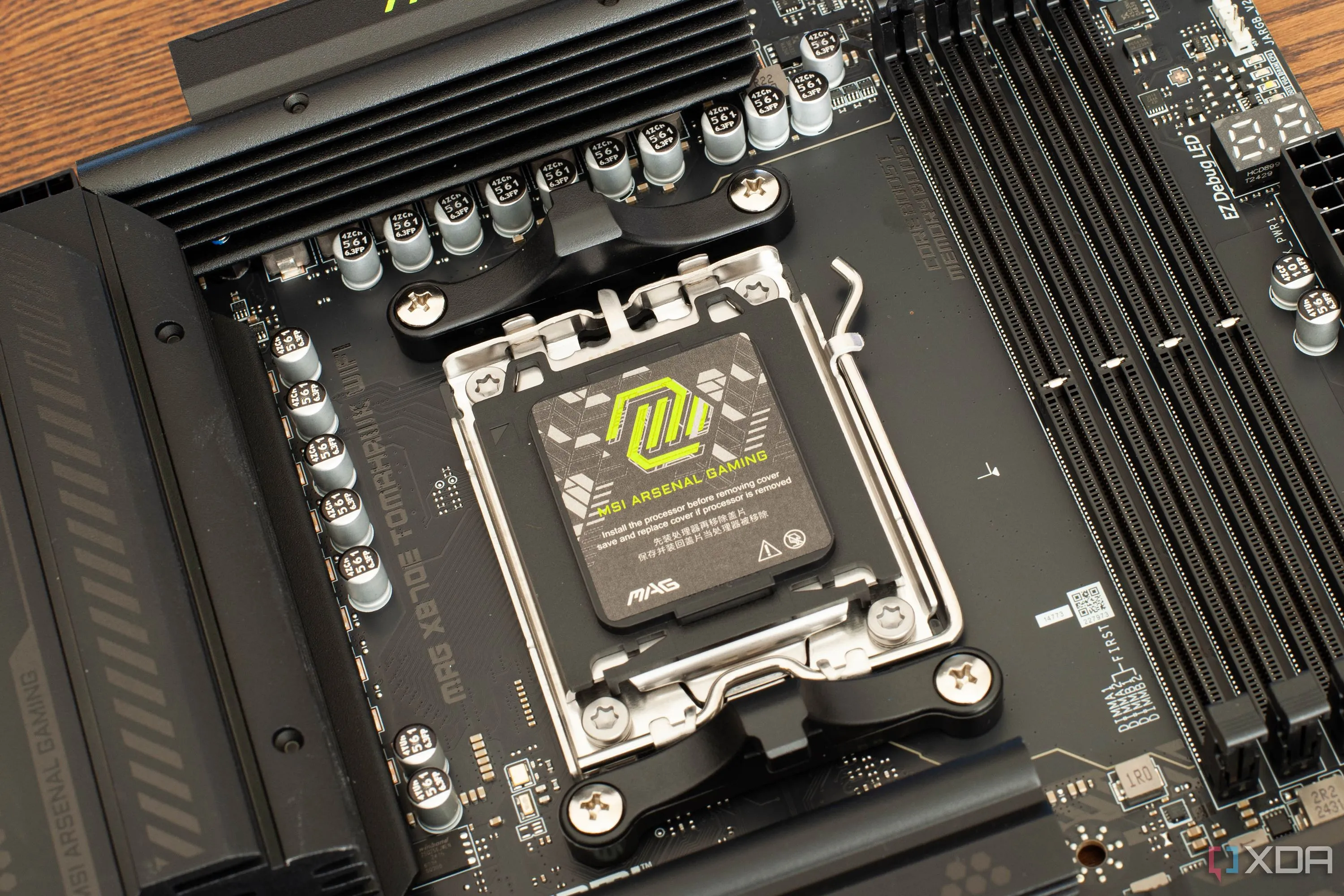 Bo mạch chủ MSI MAG X870E Tomahawk Wifi với khe cắm CPU, minh họa các thuật ngữ marketing trong phần cứng PC