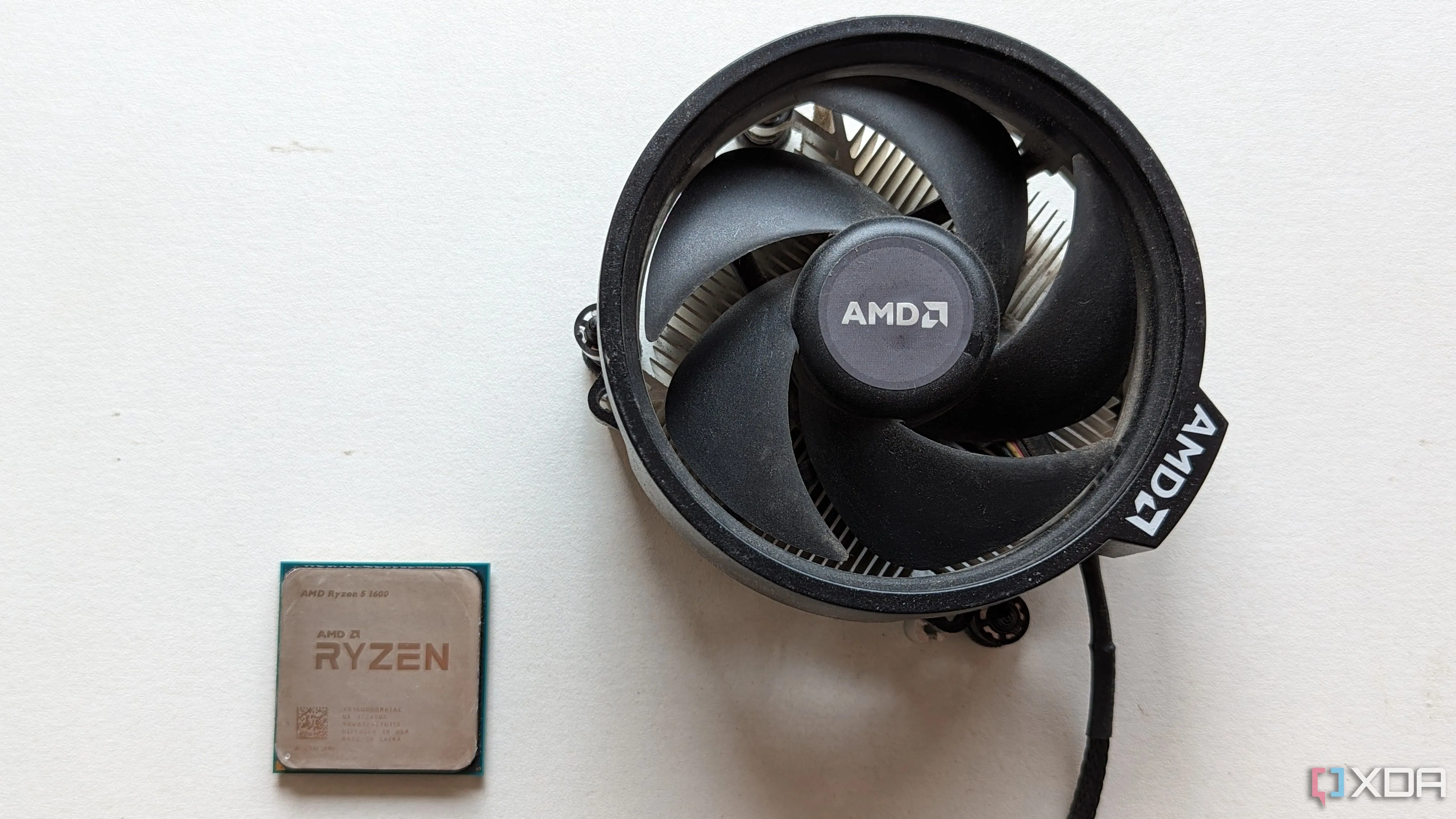 Bộ vi xử lý AMD Ryzen 5 1600 cùng tản nhiệt mặc định