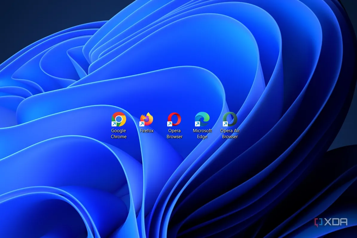 Các biểu tượng trình duyệt web (Chrome, Firefox, Opera) trên màn hình máy tính Windows 11, minh họa việc sử dụng nhiều trình duyệt