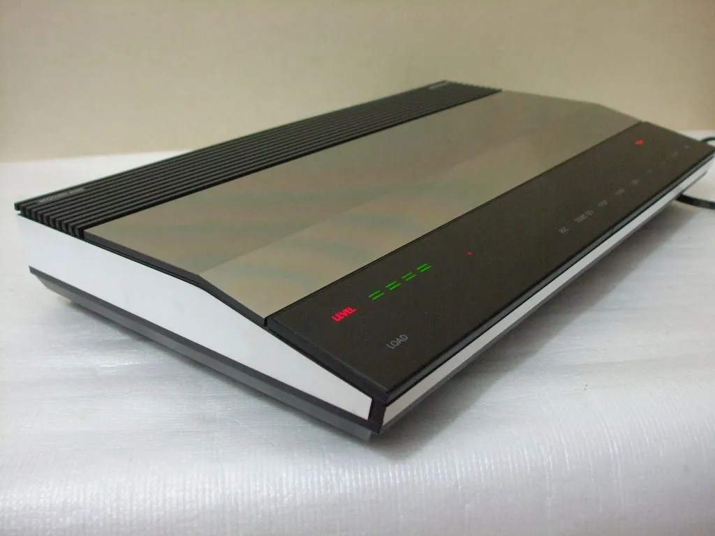Các sản phẩm của Bang & Olufsen thập niên 1980, nguồn cảm hứng thiết kế cho console Atari Video System X.
