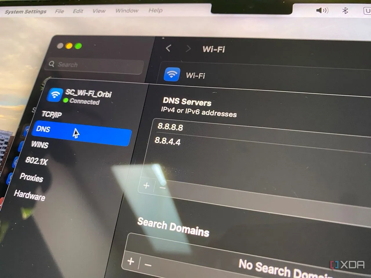 Cài đặt DNS tùy chỉnh trên hệ điều hành macOS, minh họa việc sử dụng DNS cục bộ