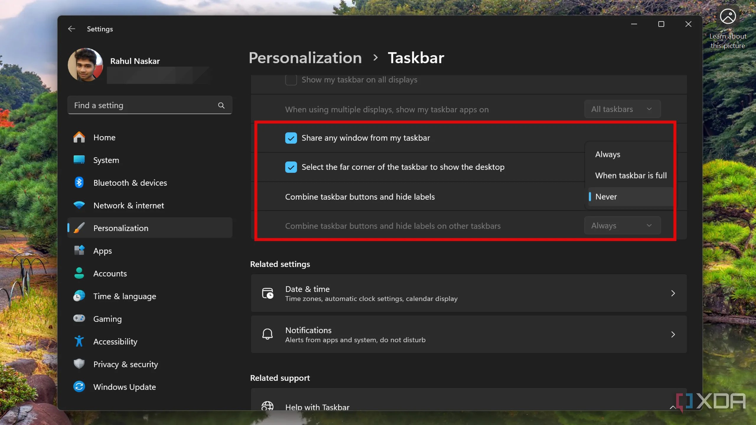 Cài đặt &quot;Không bao giờ kết hợp các nút thanh tác vụ&quot; trên Windows 11, liên quan đến hiển thị nhãn File Explorer