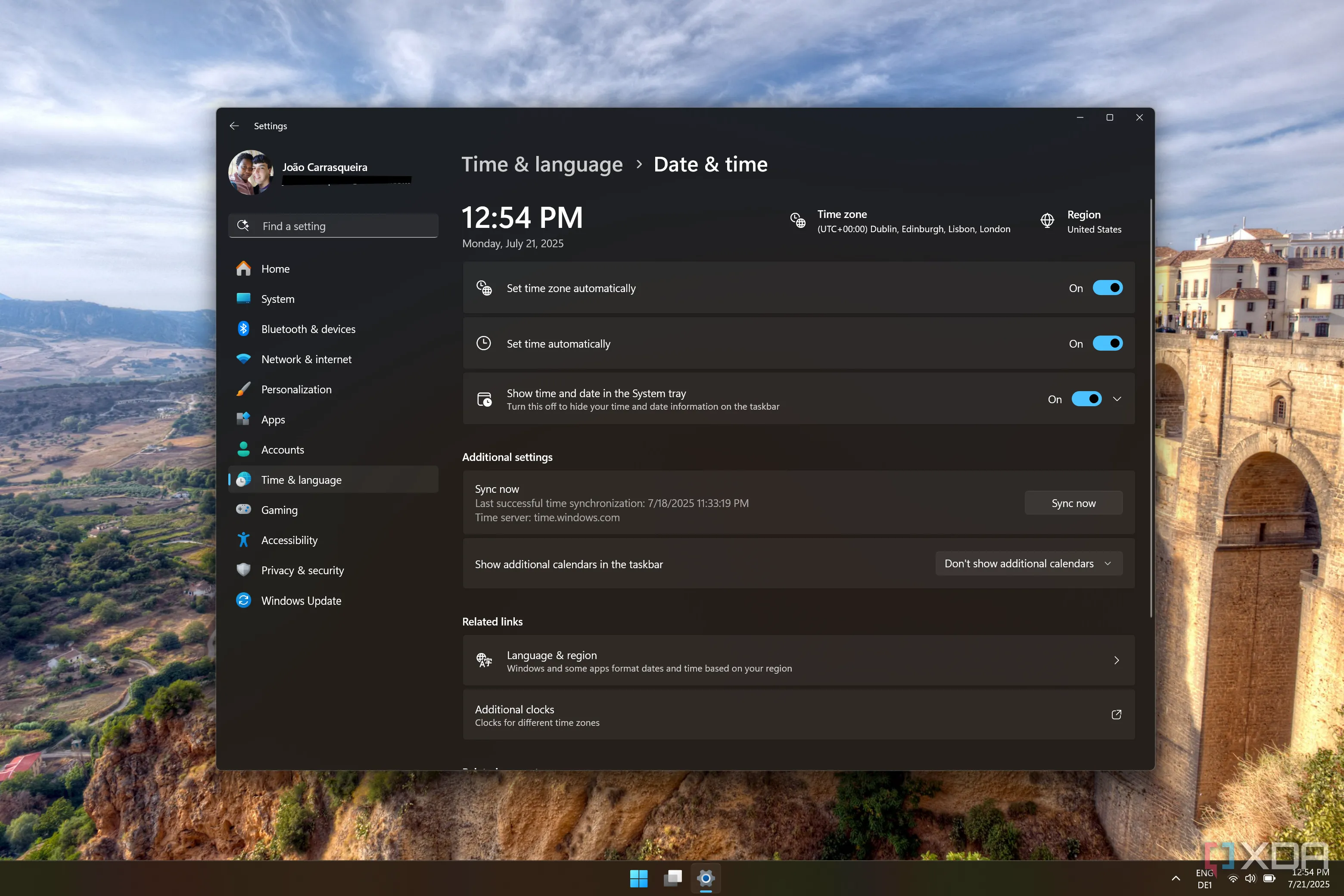 Cài đặt ngày giờ và tùy chọn tự động đặt múi giờ trên Windows 11