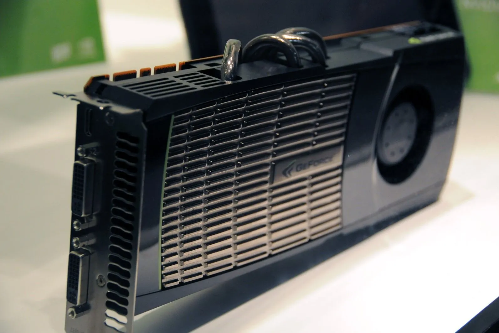 Cận cảnh card đồ họa Nvidia GeForce GTX 480, biểu tượng một thời của gaming