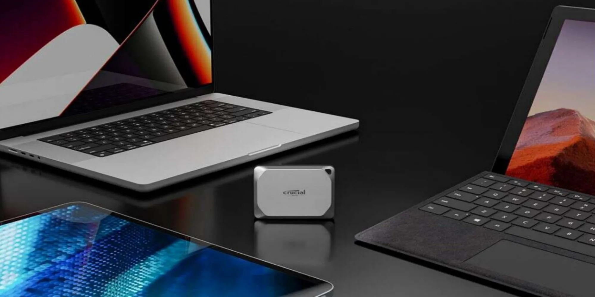 Cận cảnh SSD Crucial X9 Pro, nhấn mạnh cổng USB-C và thiết kế bền bỉ