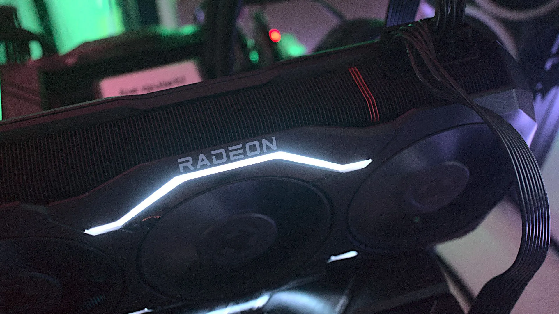 Card đồ họa AMD Radeon RX 7900 XTX phiên bản tham chiếu