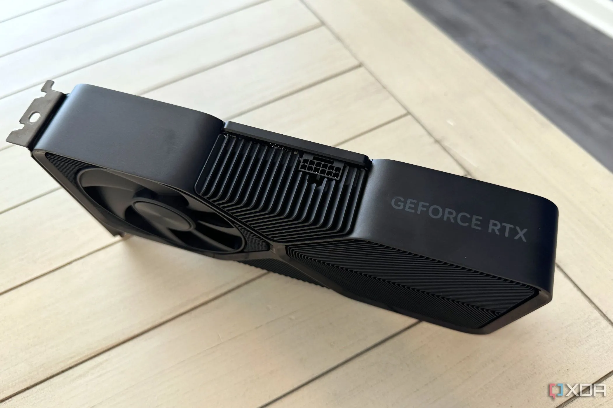 Card đồ họa NVIDIA GeForce RTX 4070 SUPER Founders Edition, minh họa các xu hướng phần cứng PC không thực sự mang lại giá trị