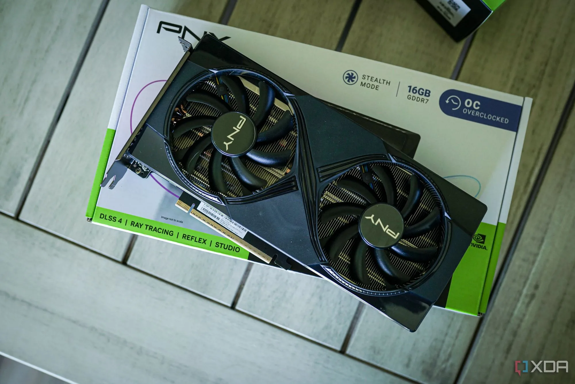 Card đồ họa Nvidia GeForce RTX 5060, dòng sản phẩm gặp lỗi màn hình đen khi khởi động lại trên bo mạch chủ cũ.