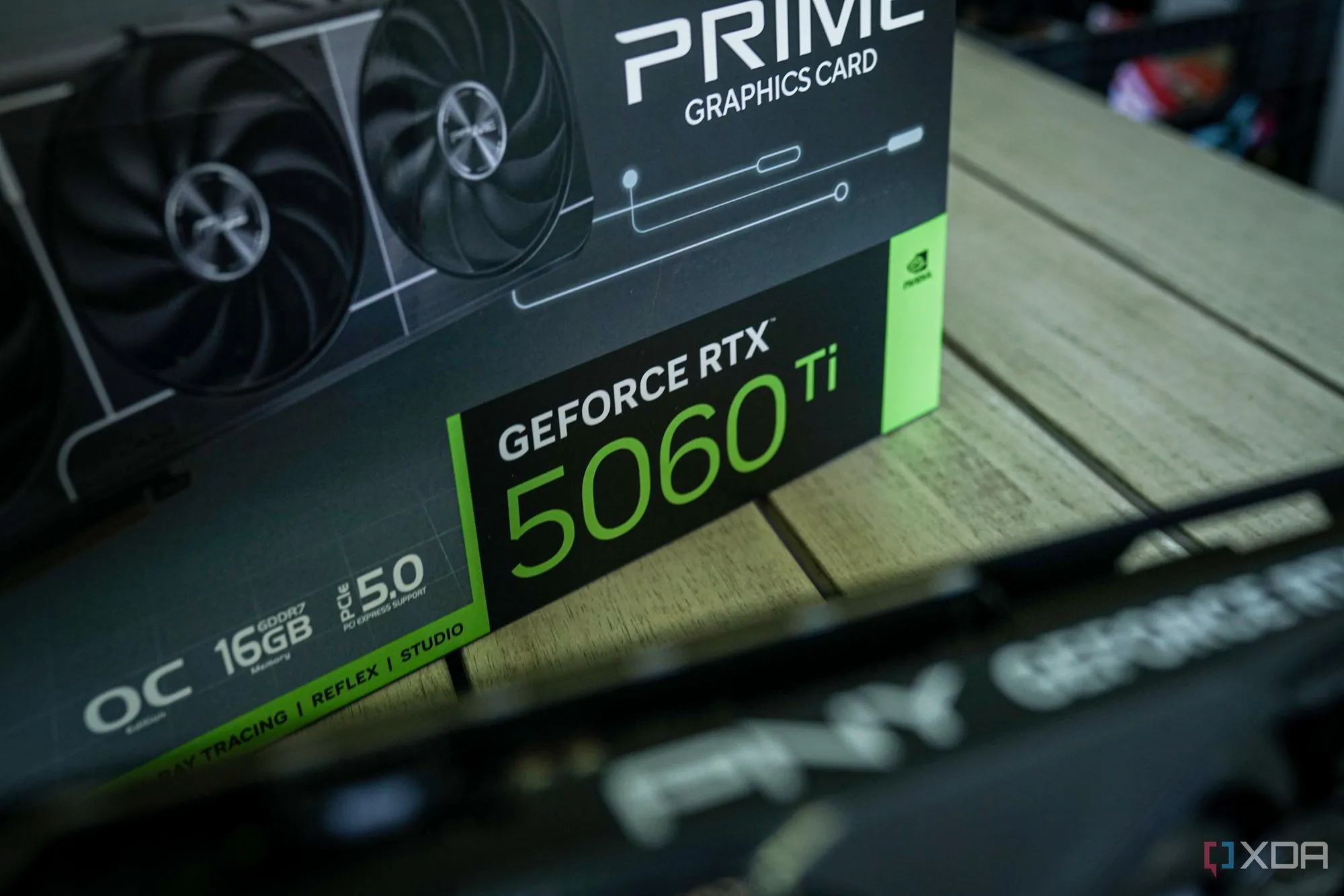 Card đồ họa Nvidia với 8GB VRAM, thể hiện sự tranh cãi về dung lượng bộ nhớ đồ họa