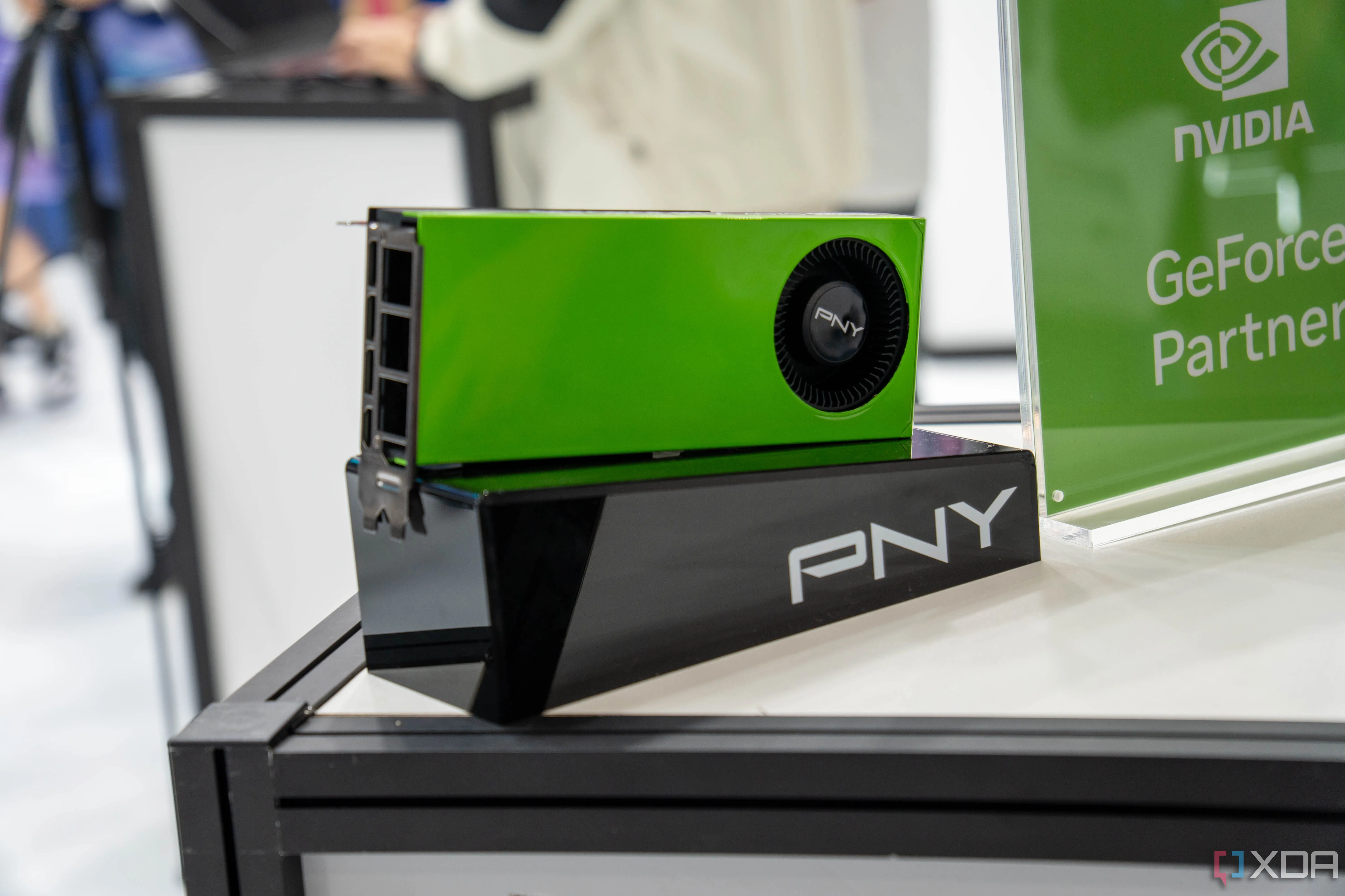 Card đồ họa PNY GeForce RTX, minh họa cho các sản phẩm GPU cần kiểm tra ROP count