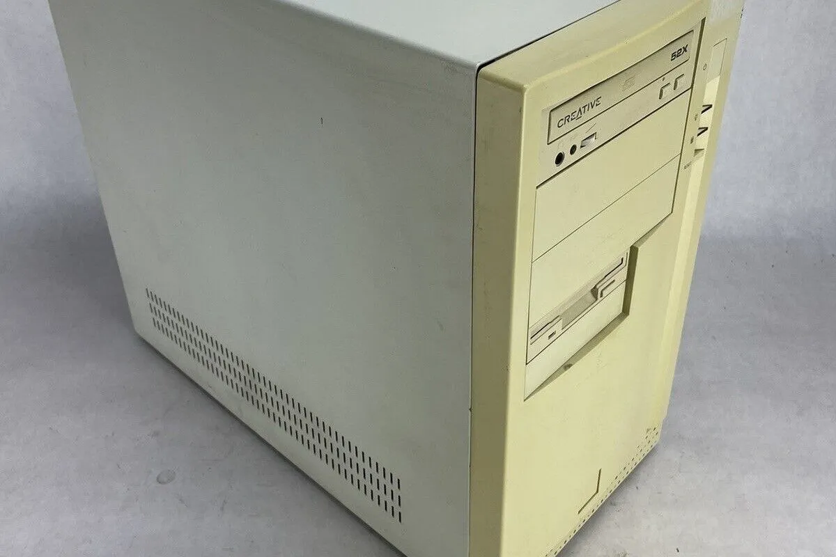 Case PC cũ, minh họa sự phát triển của vỏ case máy tính