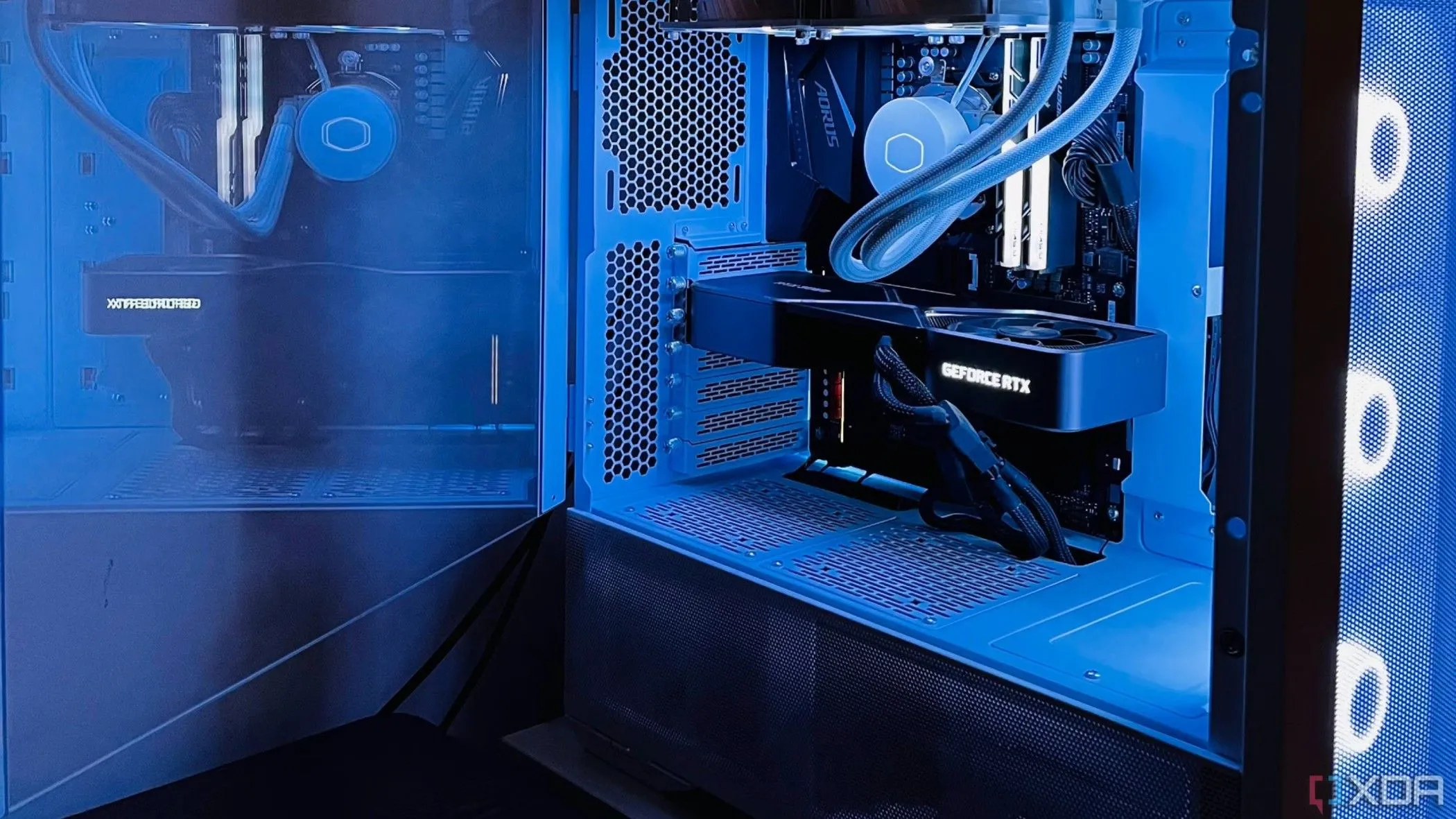 Cấu hình PC gaming với card đồ họa RTX 3080 và CPU Ryzen 7 5700X, minh họa hệ thống có thể đã được tối ưu tốt hơn với RAM hợp lý.