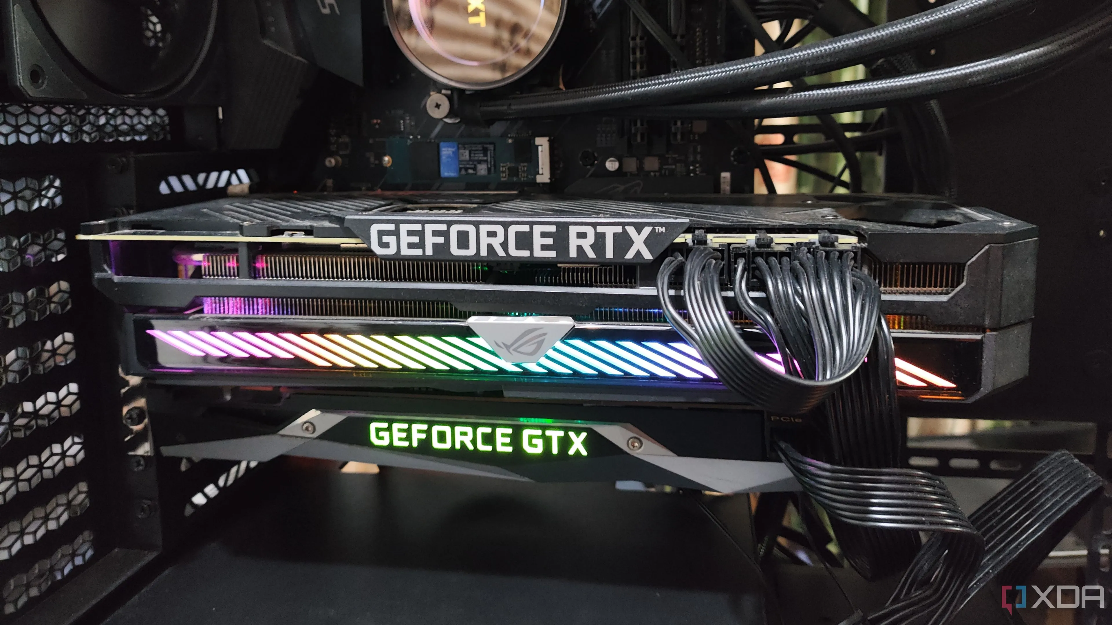 Cấu hình PC với thiết lập Dual GPU gồm RTX 3080 Ti và GTX 1080, tận dụng Lossless Scaling.